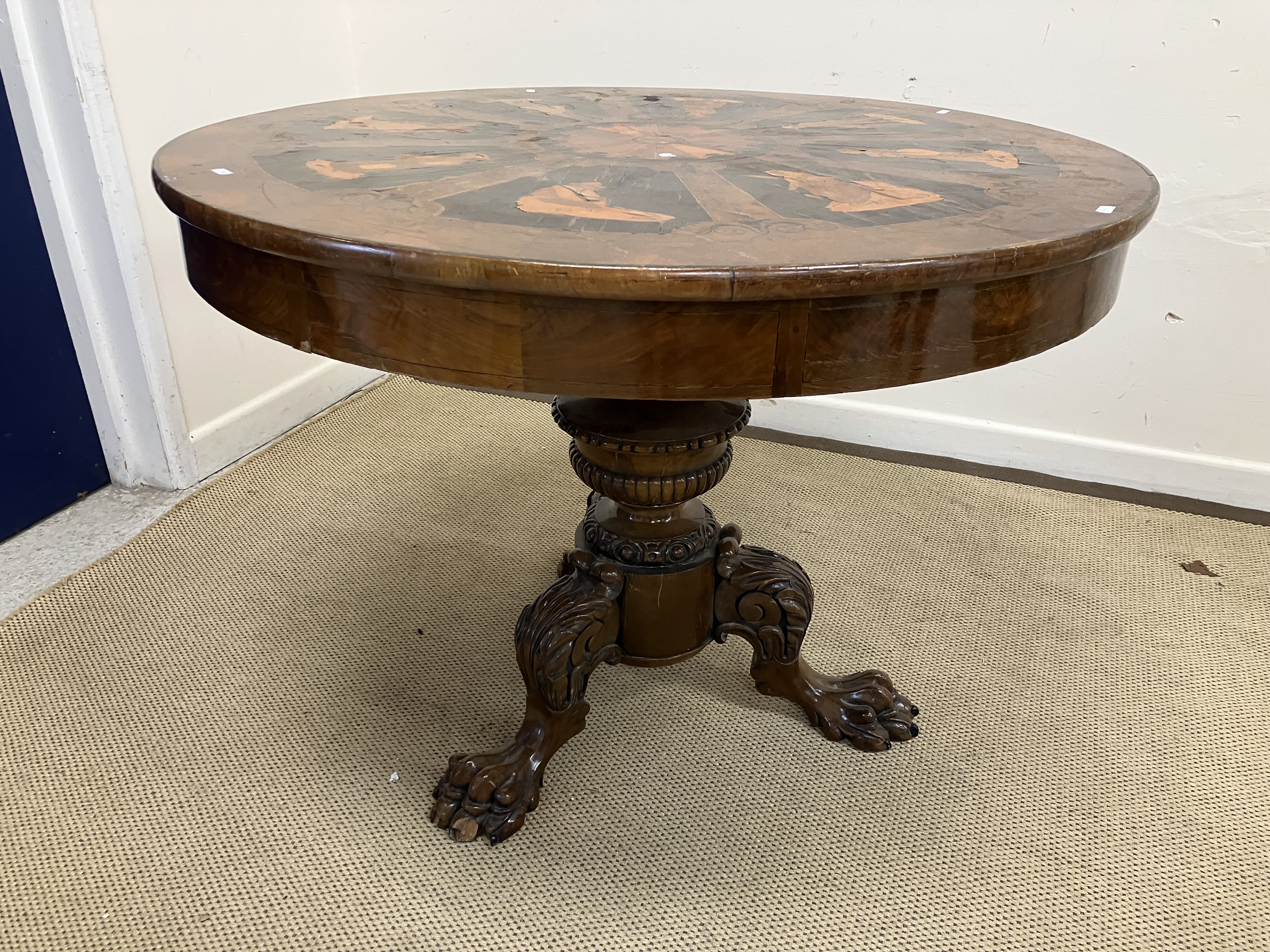A Sorrento walnut and marquetry inlaid centre table, - Bild 3 aus 3