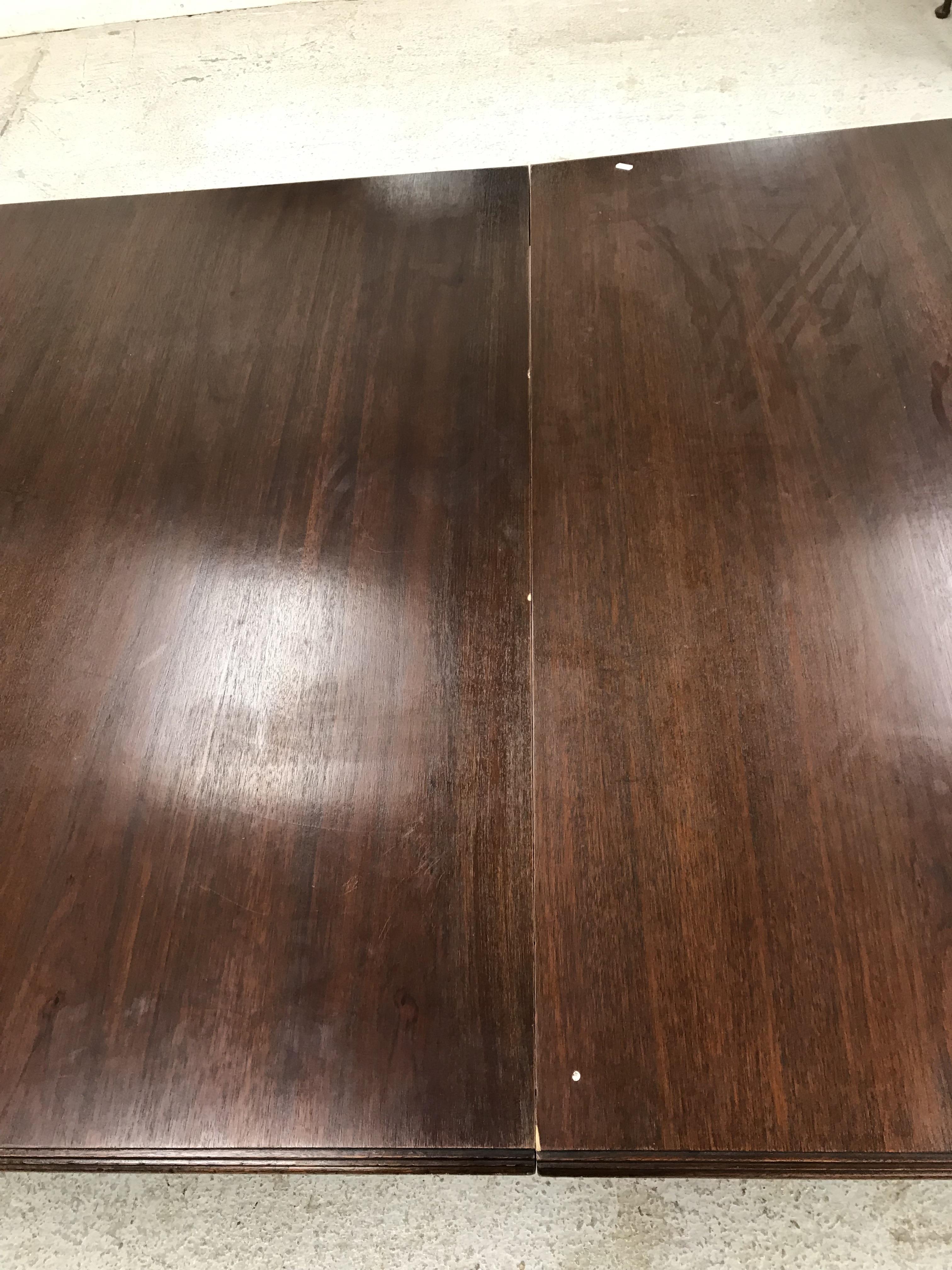 A modern mahogany triple pillar dining or board room table in the Georgian style on splayed - Image 9 of 40