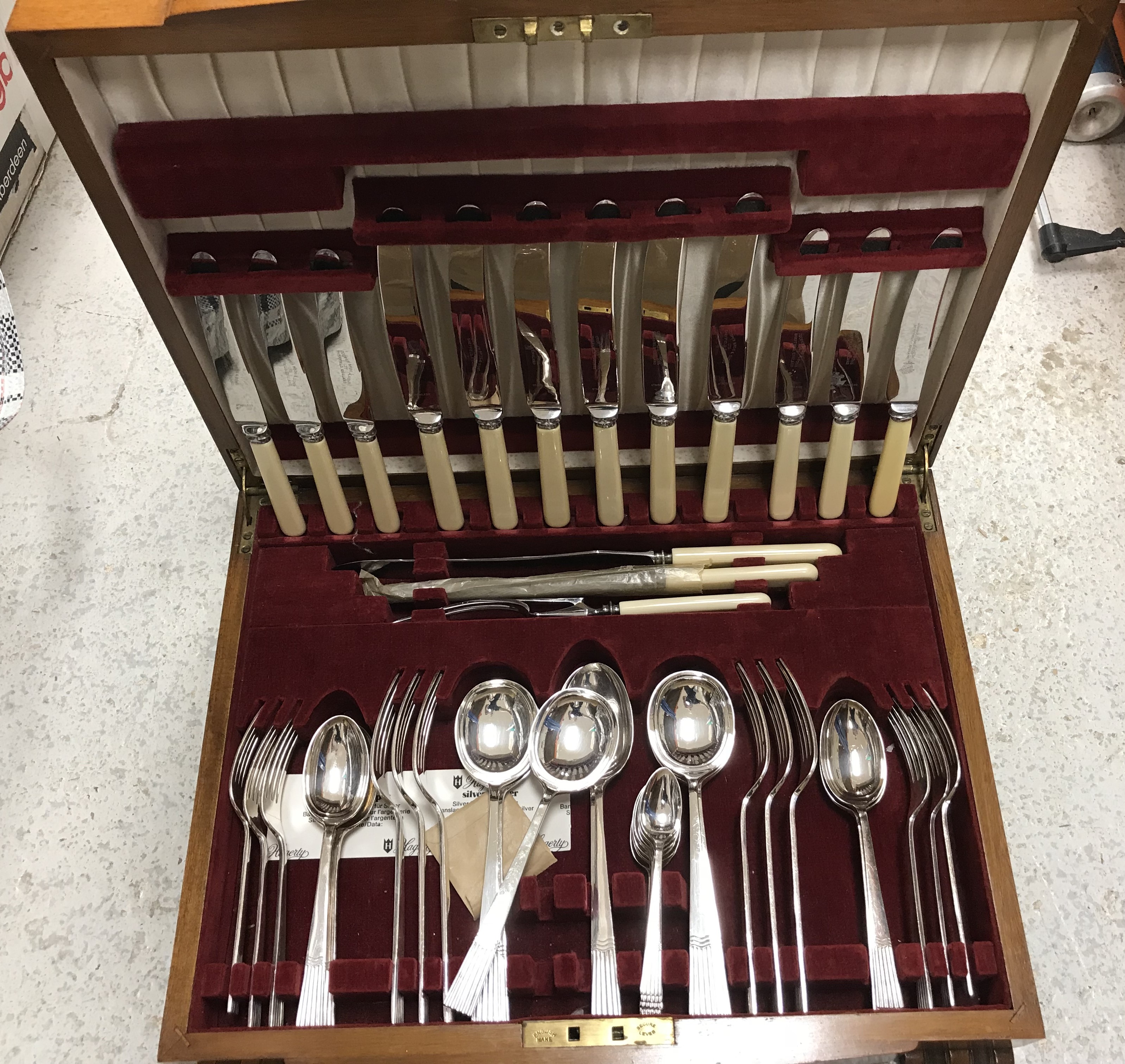 A wooden box containing a canteen of cutlery, - Image 4 of 4