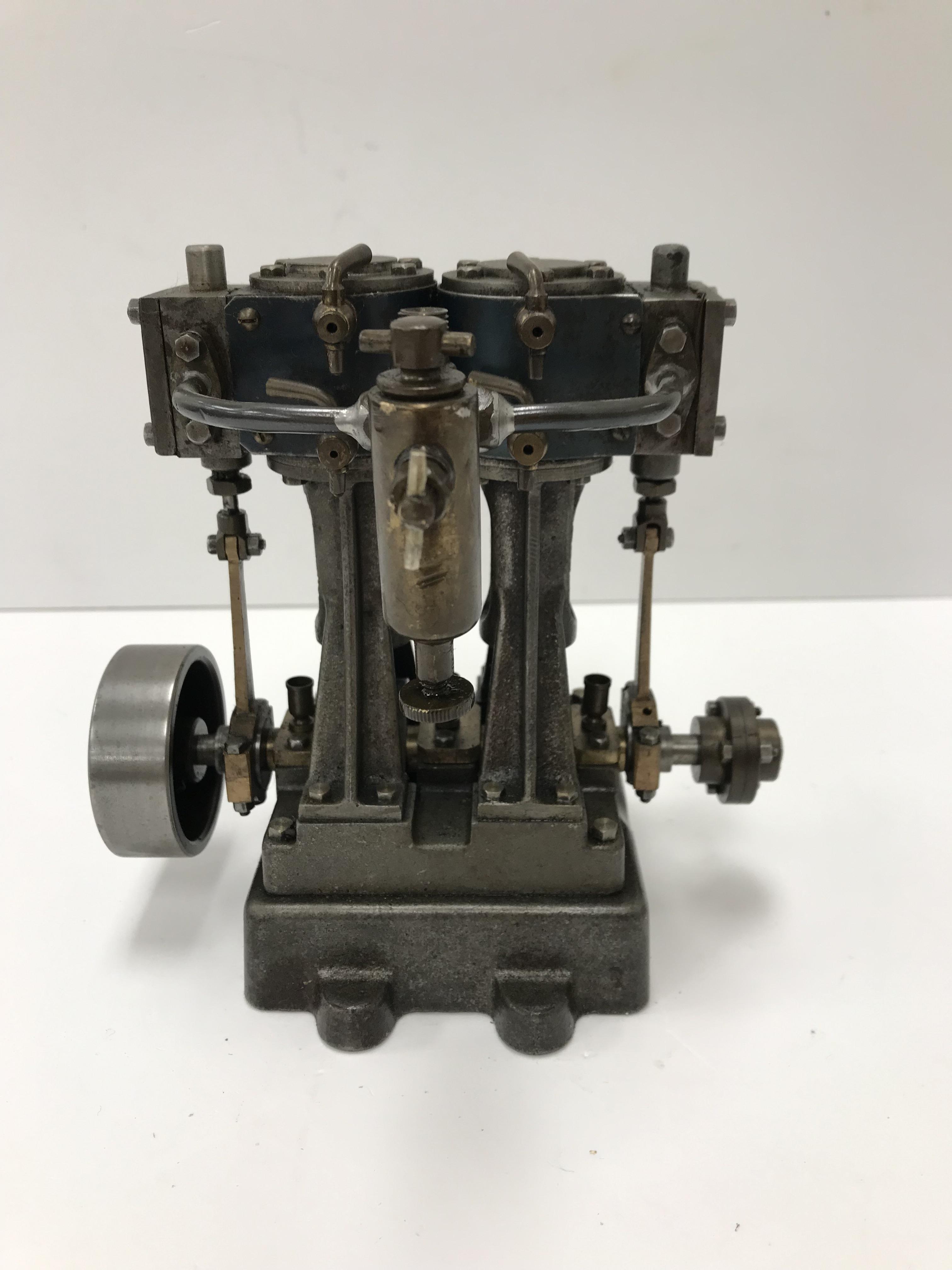 A Stuart Turner type D10 twin wheel stationary steam engine 15 cm high - Image 3 of 4