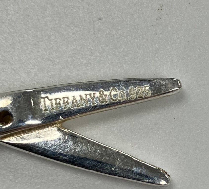 A Tiffany & Co. 925 silver keyring with scissors charm, 0. - Image 2 of 2