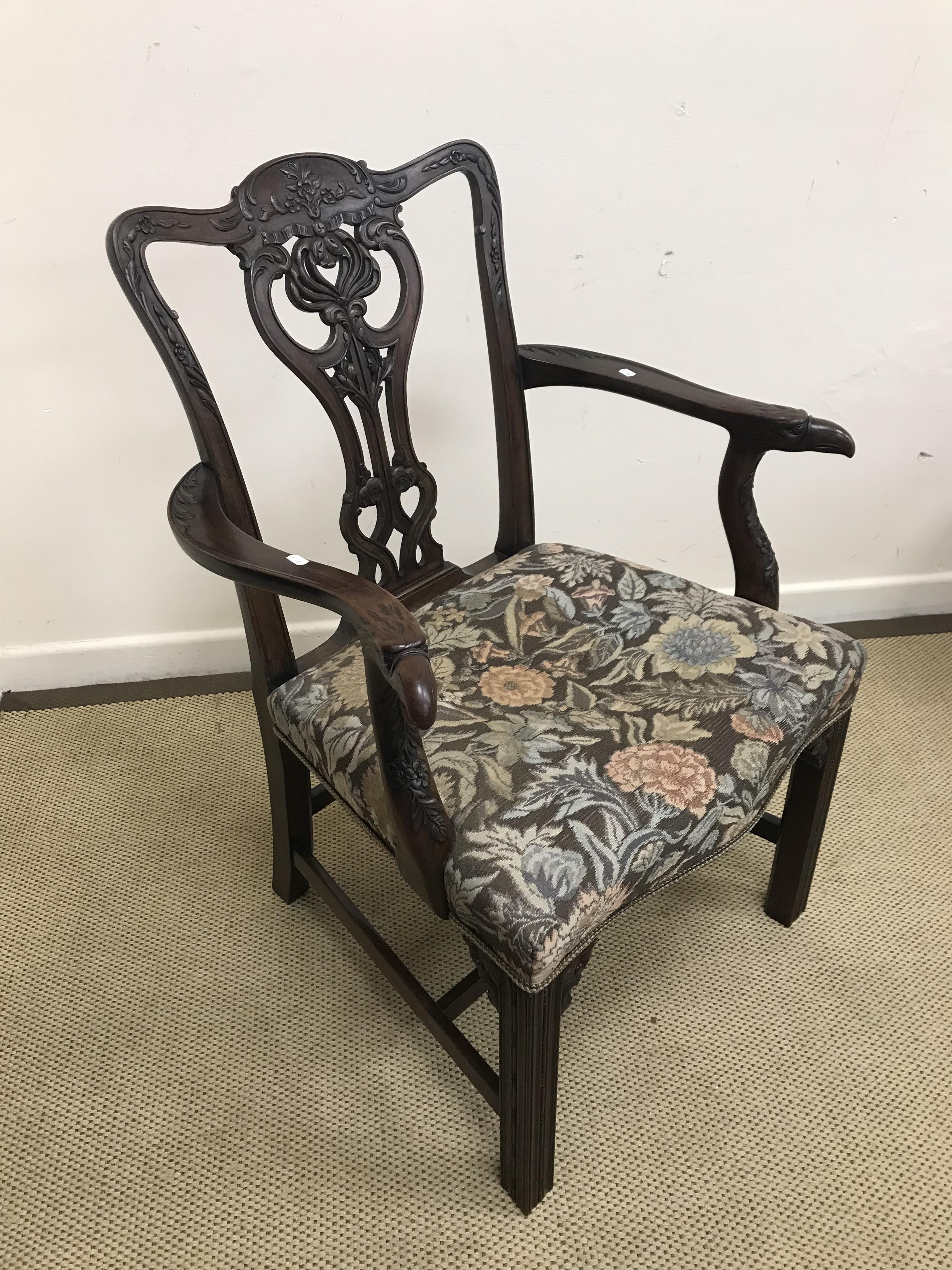 A pair of circa 1900 carved mahogany framed dining chairs by Howard & Sons of London, - Bild 3 aus 4