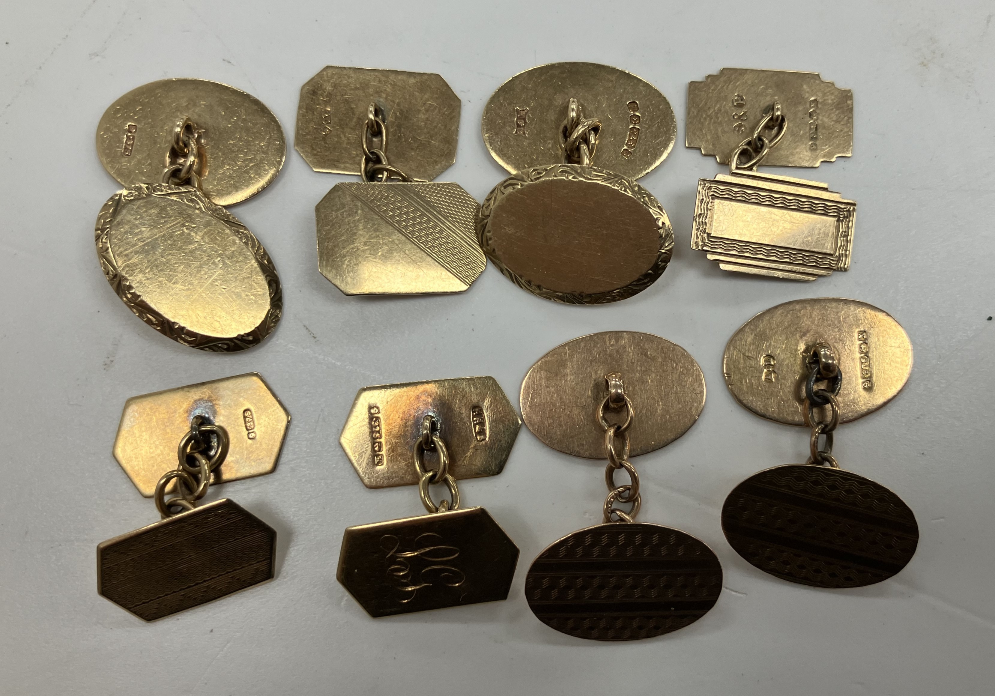 Four various pairs of 9 carat gold gent's cufflinks and two single cufflinks, 29.