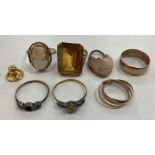 A collection of 9 carat gold jewellery including Russian tri-colour wedding ring, size H/I,
