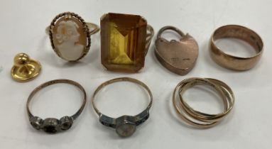 A collection of 9 carat gold jewellery including Russian tri-colour wedding ring, size H/I,