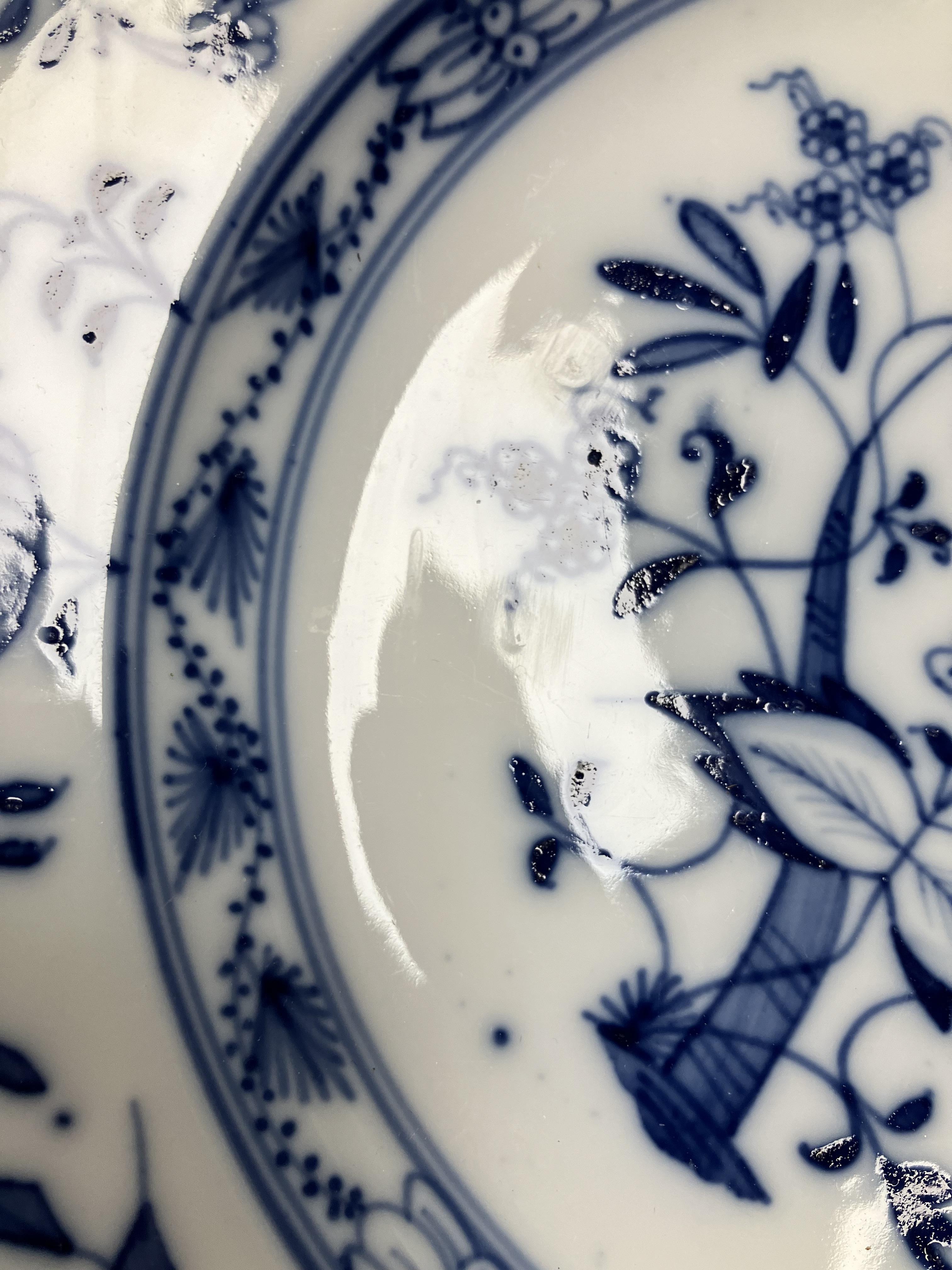 A collection of twelve Meissen "Blue Onion" pattern plates bearing blue crossed swords marks to - Image 34 of 46