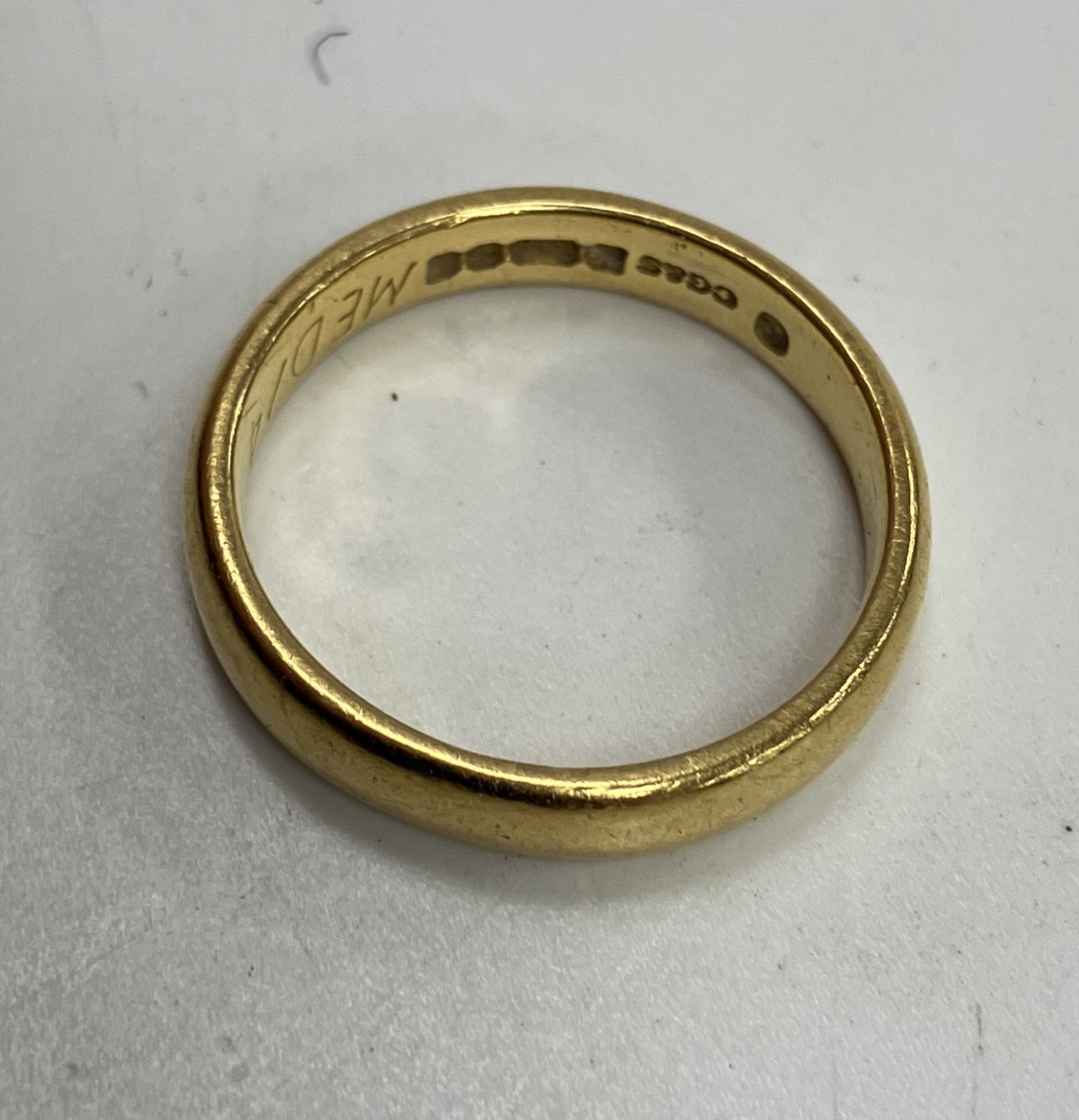 A plain gold (916) wedding band, size M / N, 5.