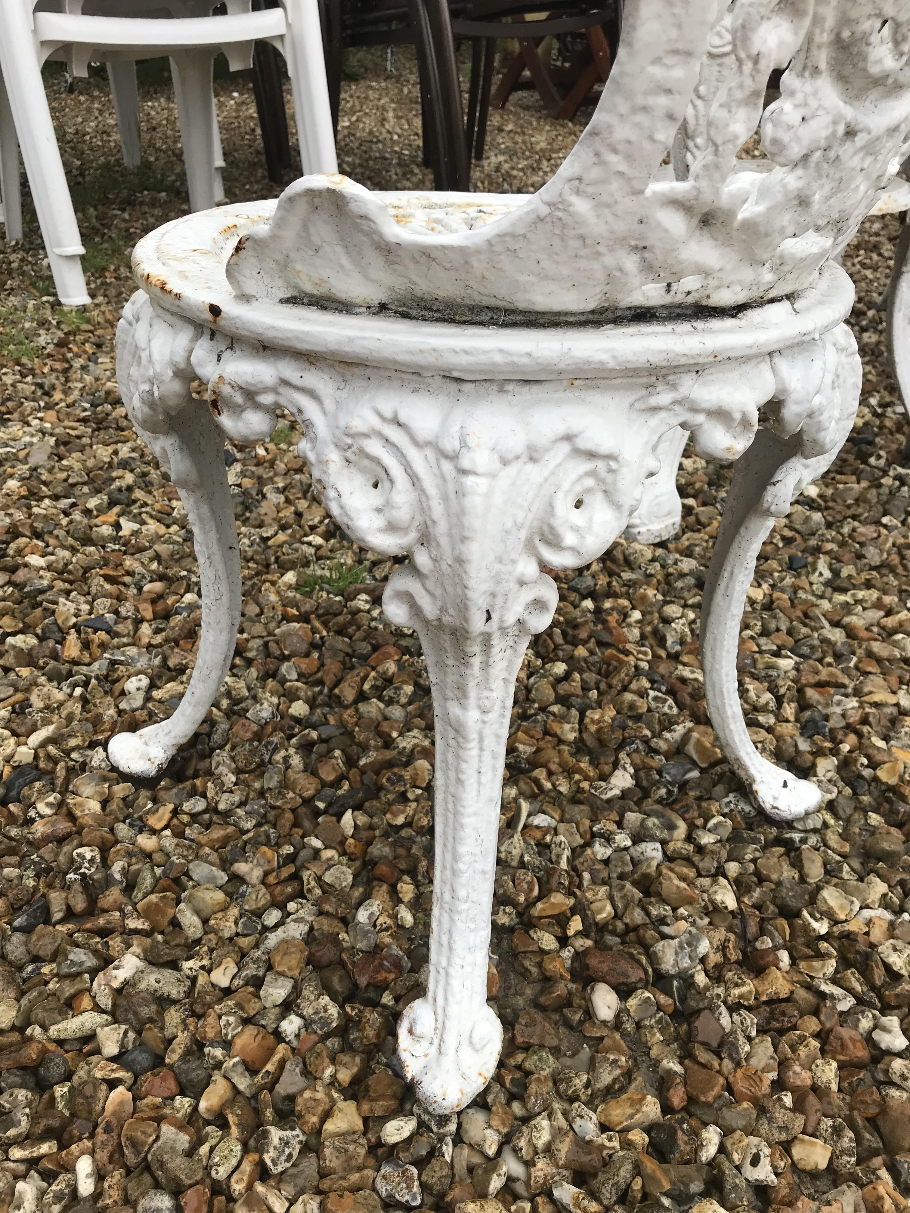 A cast iron Britannia style garden table and two chairs CONDITION REPORTS cRust is - Bild 25 aus 52