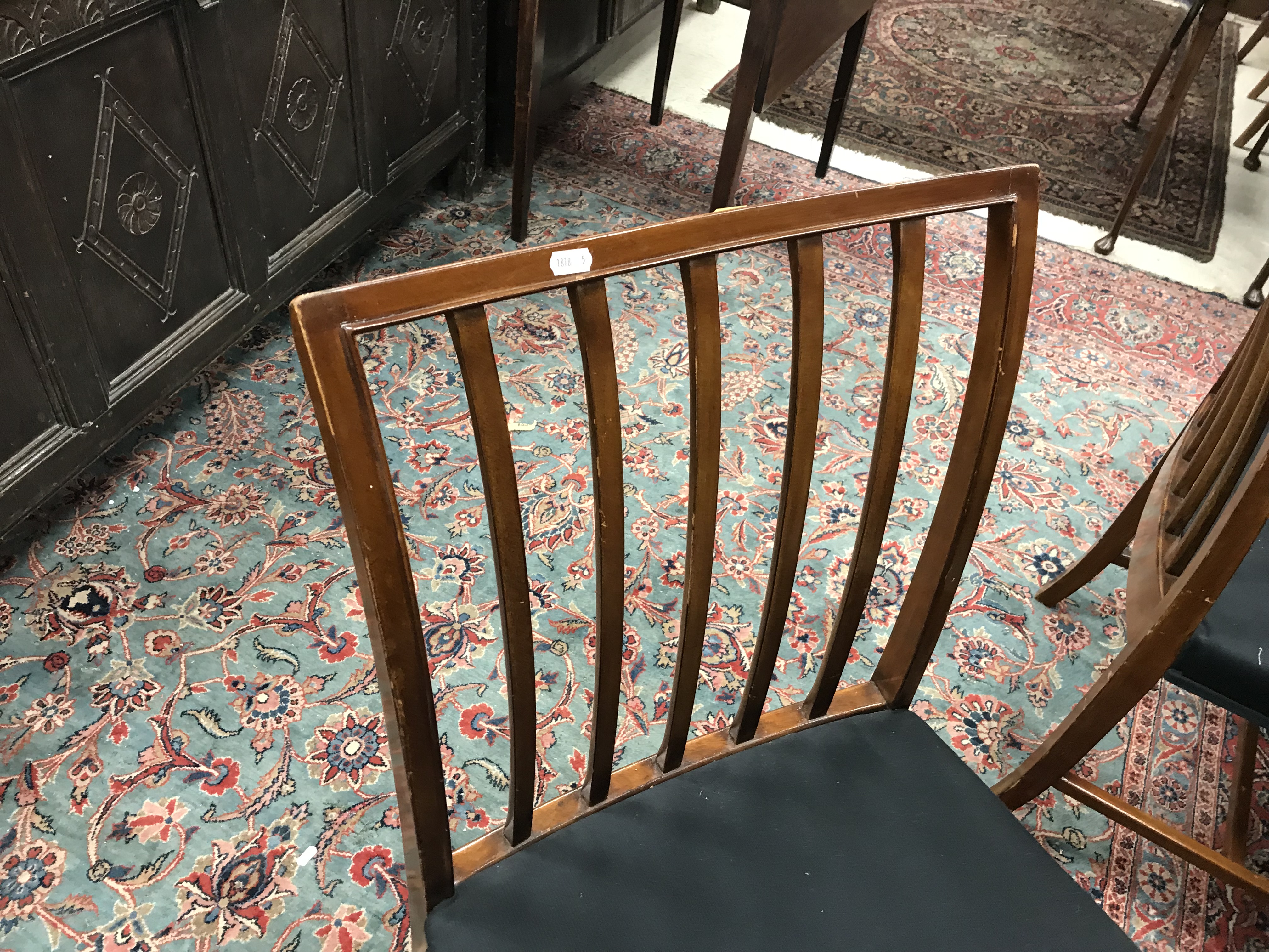 A modern mahogany triple pillar dining or board room table in the Georgian style on splayed - Bild 28 aus 40