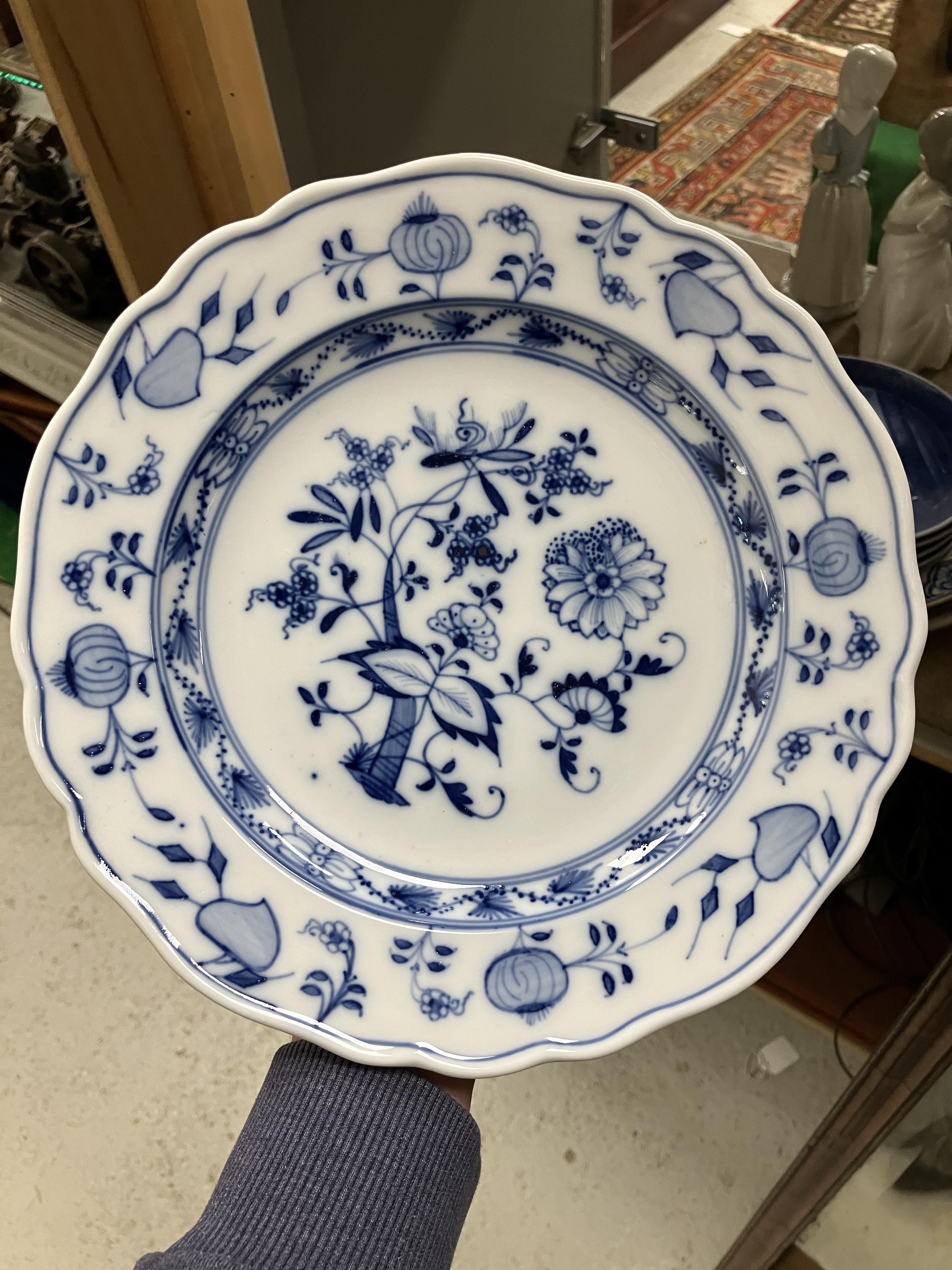 A collection of twelve Meissen "Blue Onion" pattern plates bearing blue crossed swords marks to - Image 33 of 46