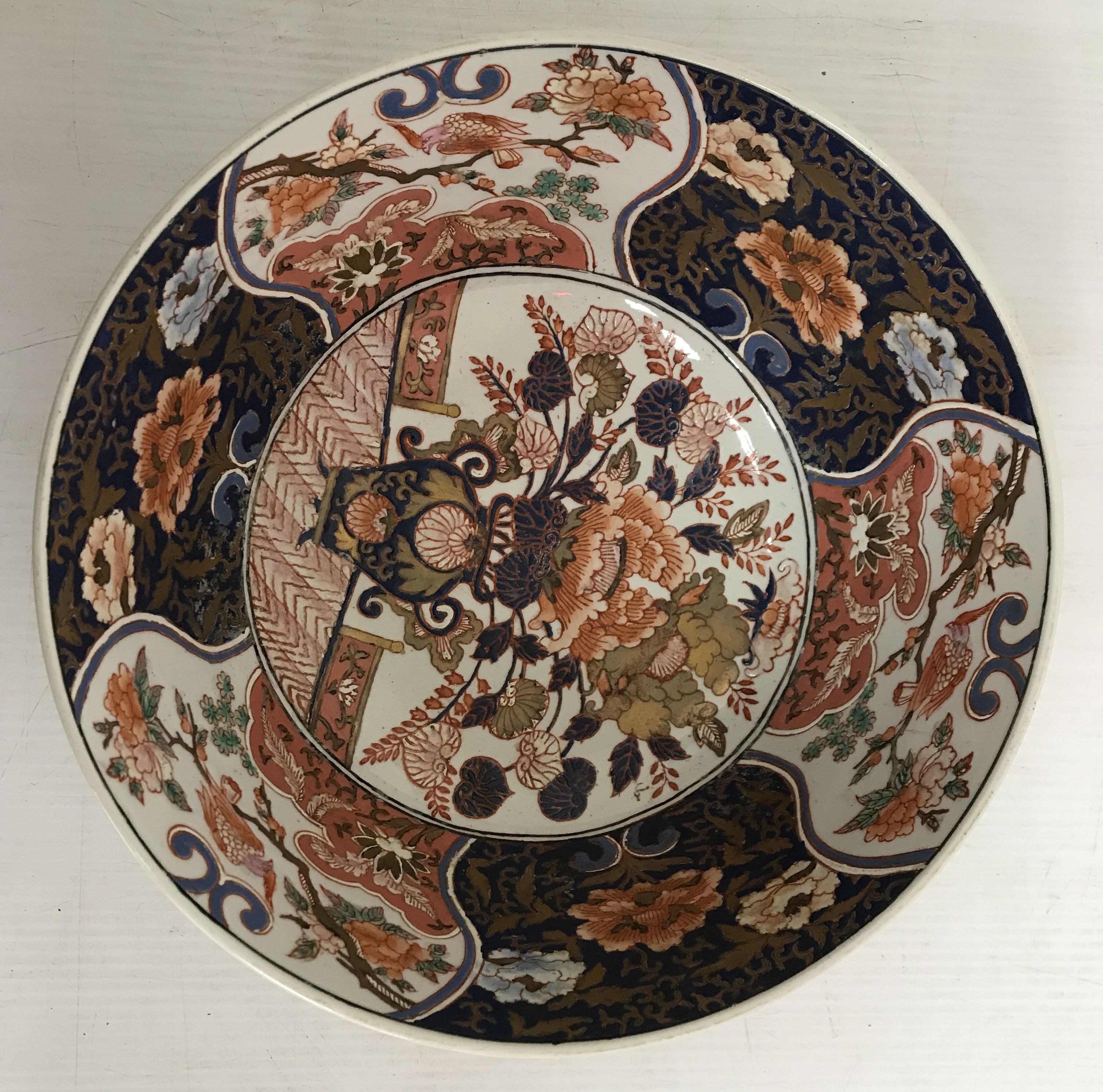 An early 20th Century Japanese bowl with - Image 2 of 5