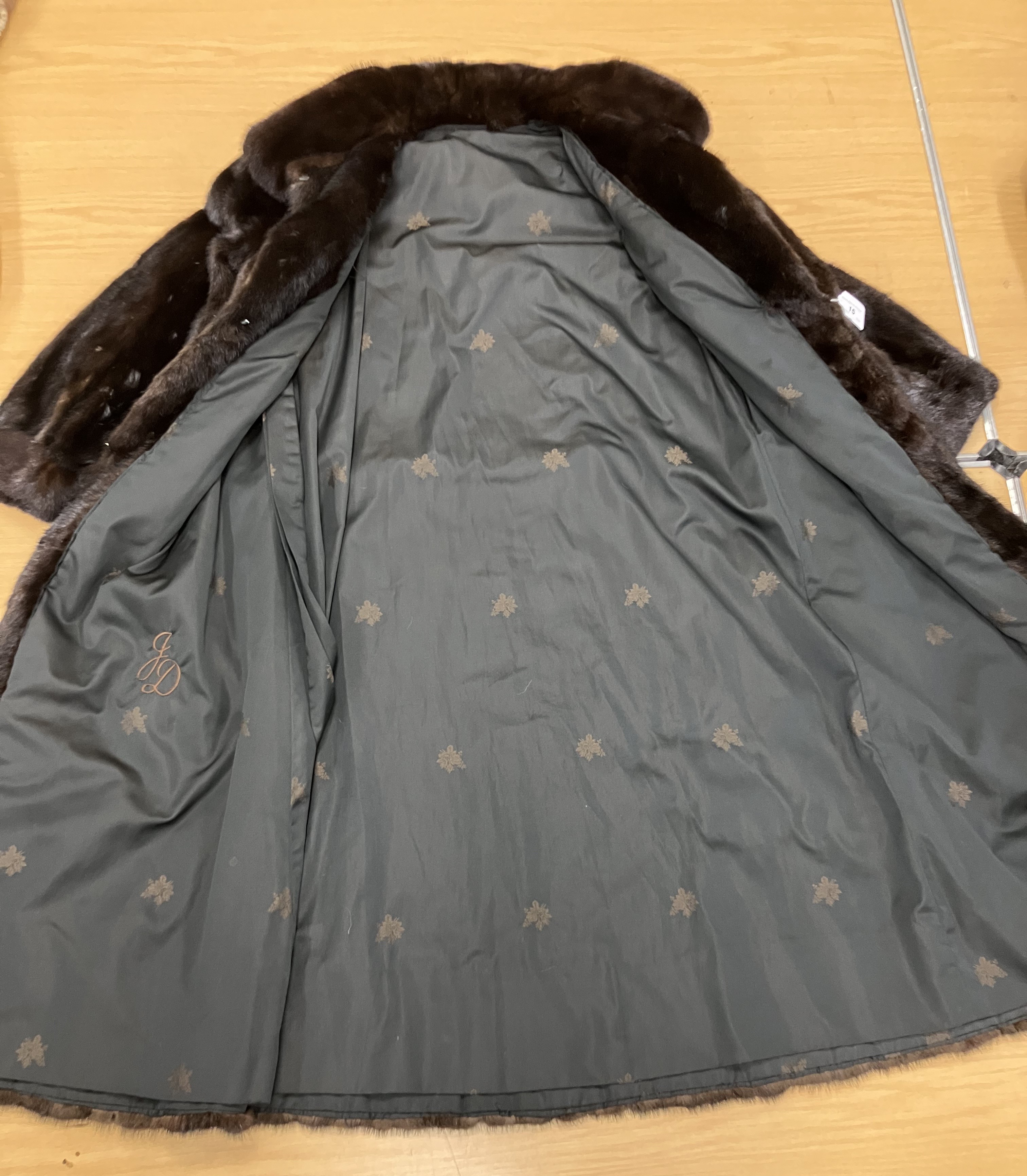 A mid 20th Century brown mink full lengt - Image 2 of 24