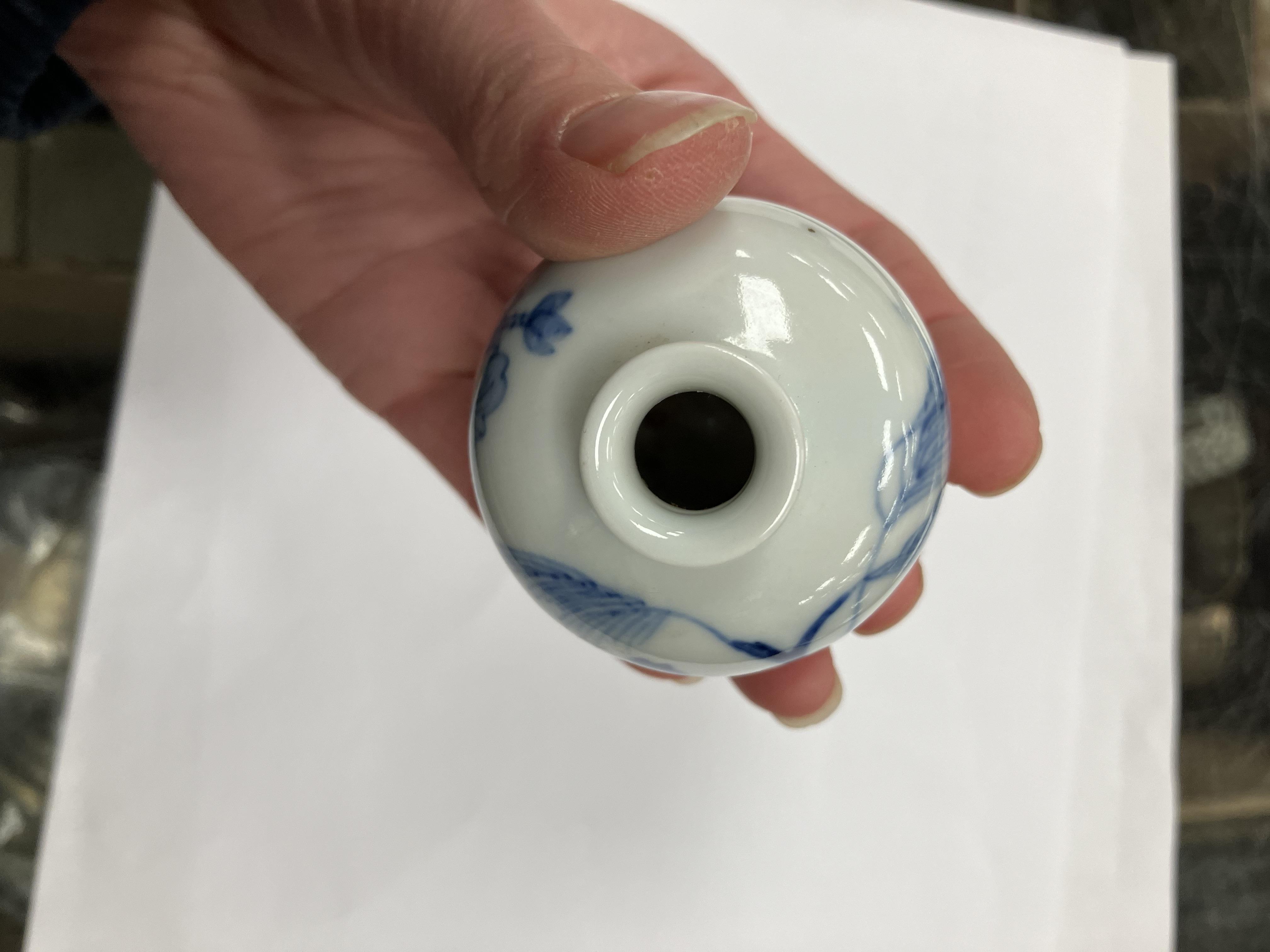 A Chinese blue and white moon flask shap - Bild 15 aus 33