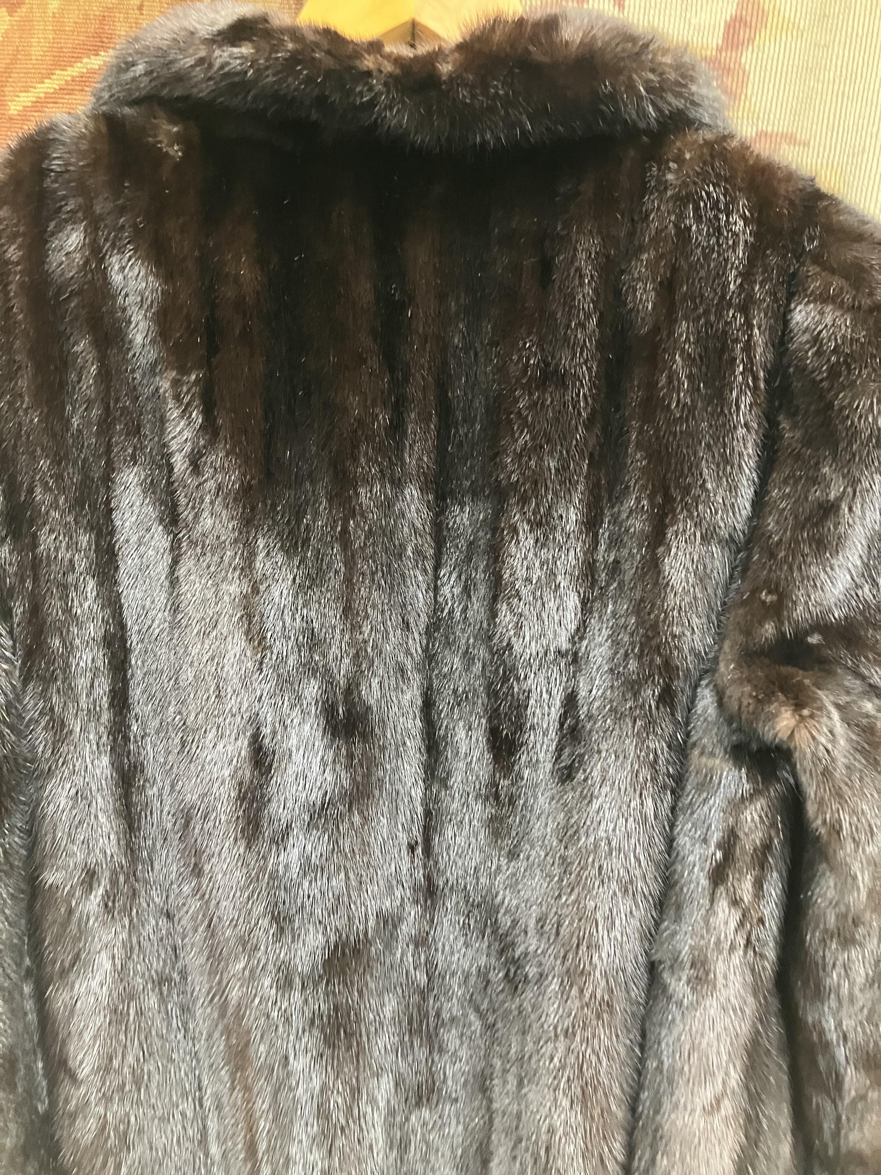 A mid 20th Century brown mink full lengt - Image 8 of 24