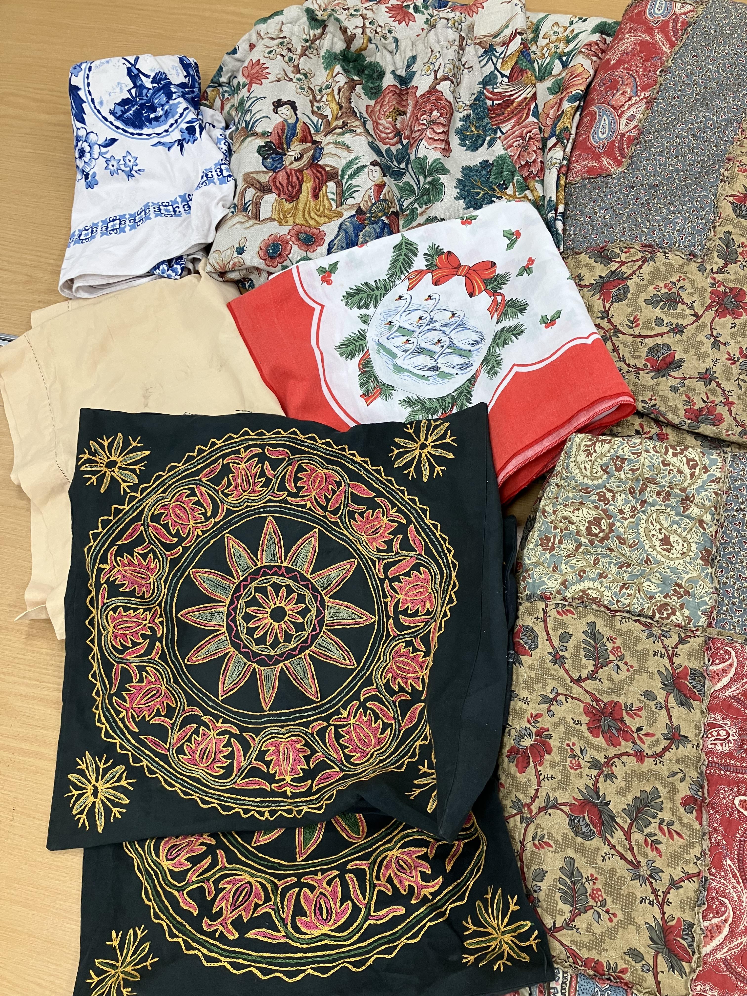 Two boxes of assorted textiles to includ - Image 2 of 5