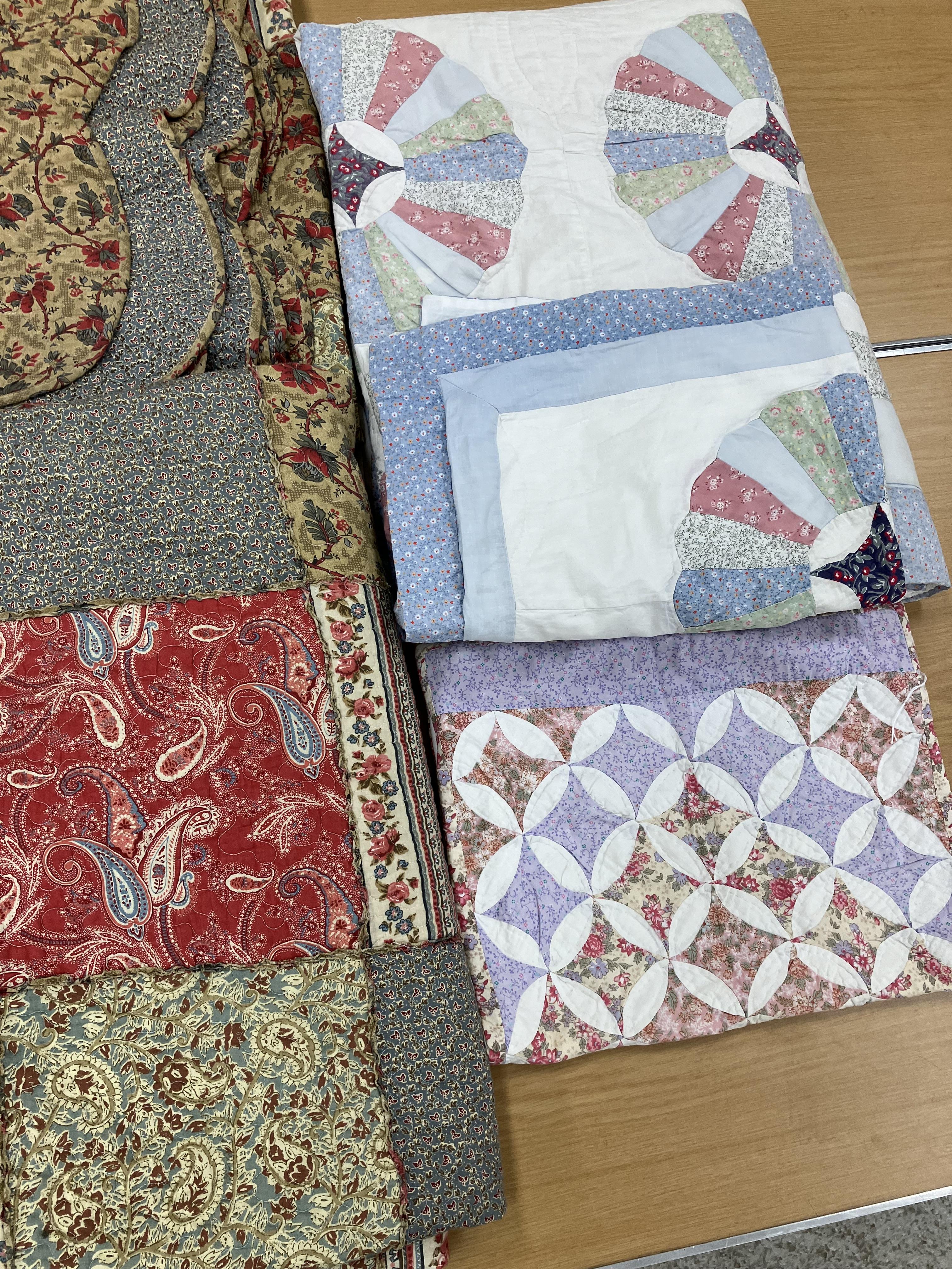 Two boxes of assorted textiles to includ - Image 3 of 5