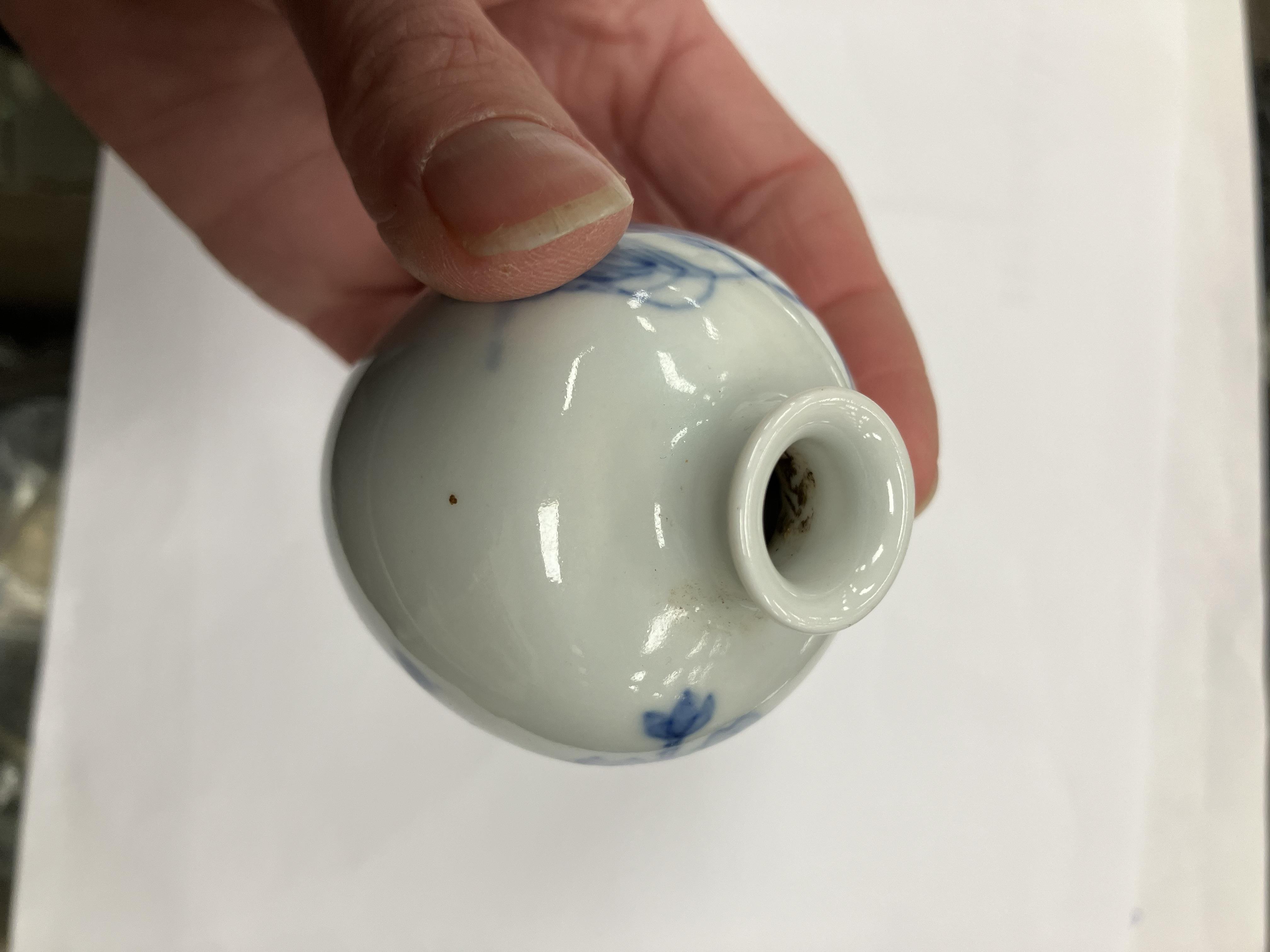 A Chinese blue and white moon flask shap - Bild 17 aus 33