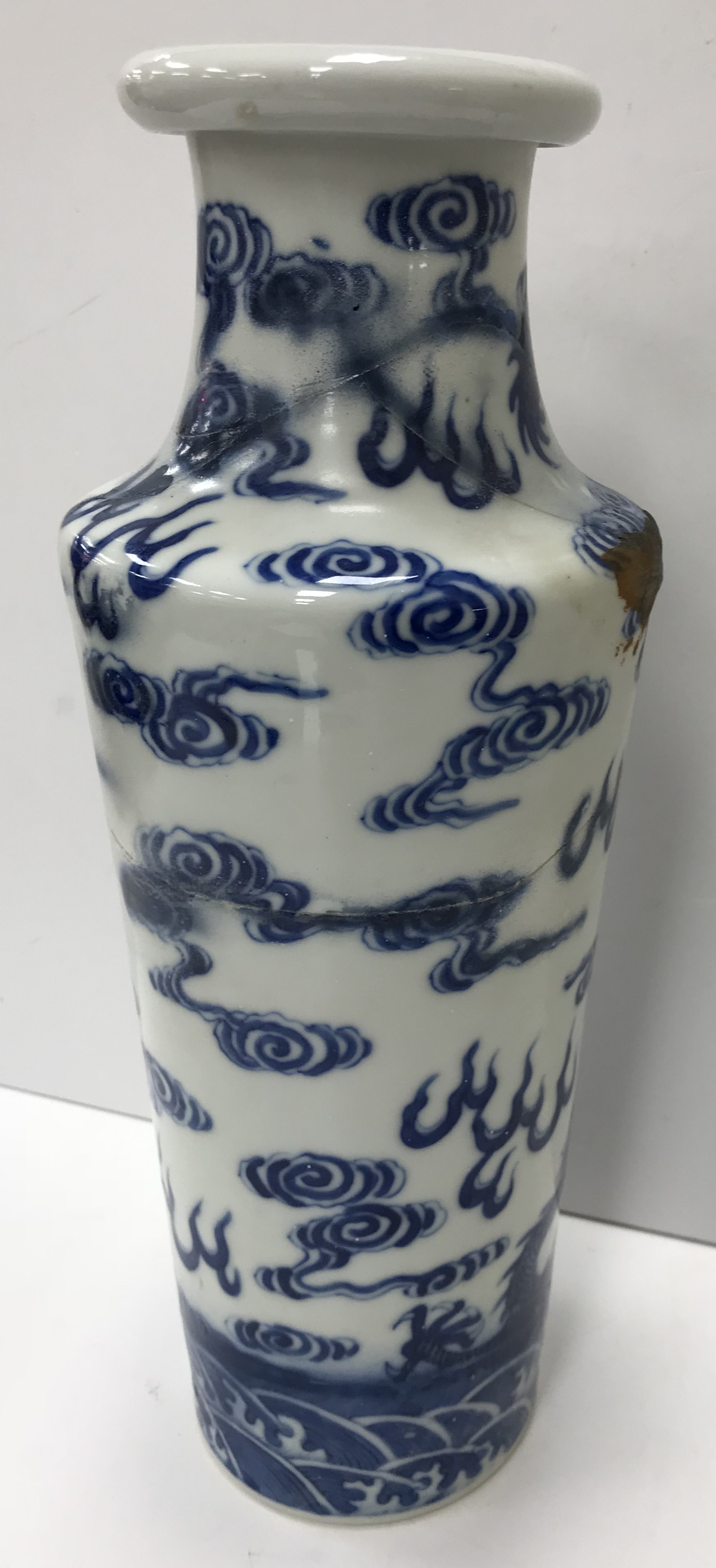 A Chinese blue and white vase, the main - Image 4 of 34