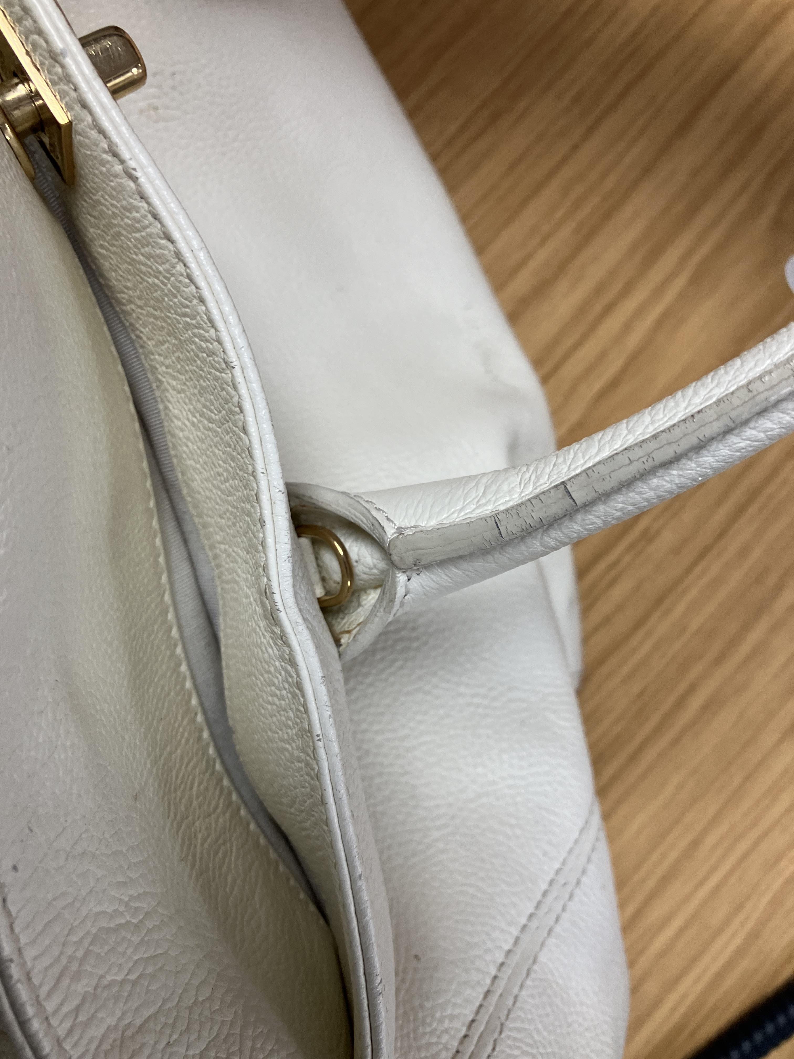 A Chanel Cerf bag in white grain calves - Image 7 of 40