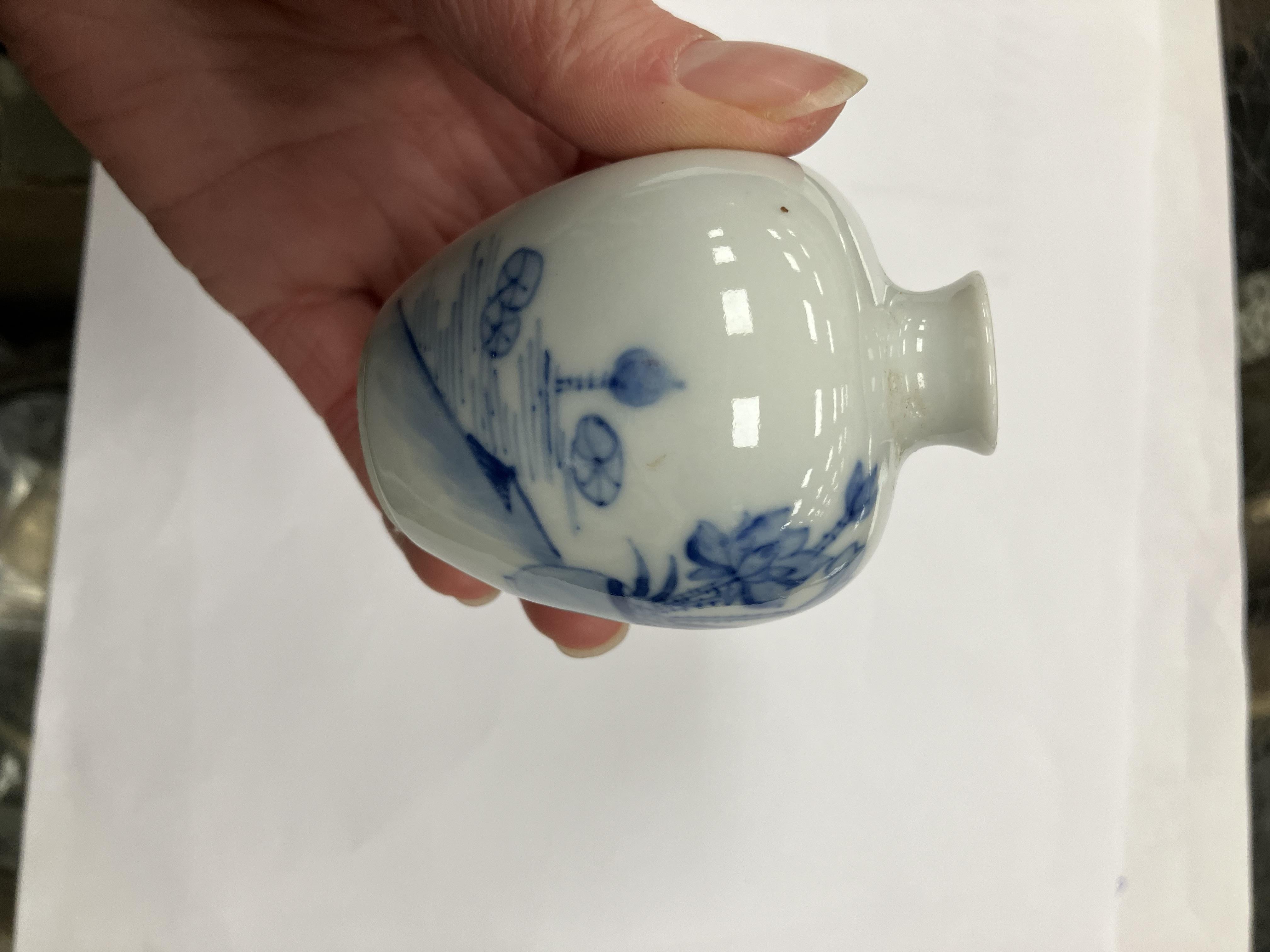 A Chinese blue and white moon flask shap - Image 18 of 33