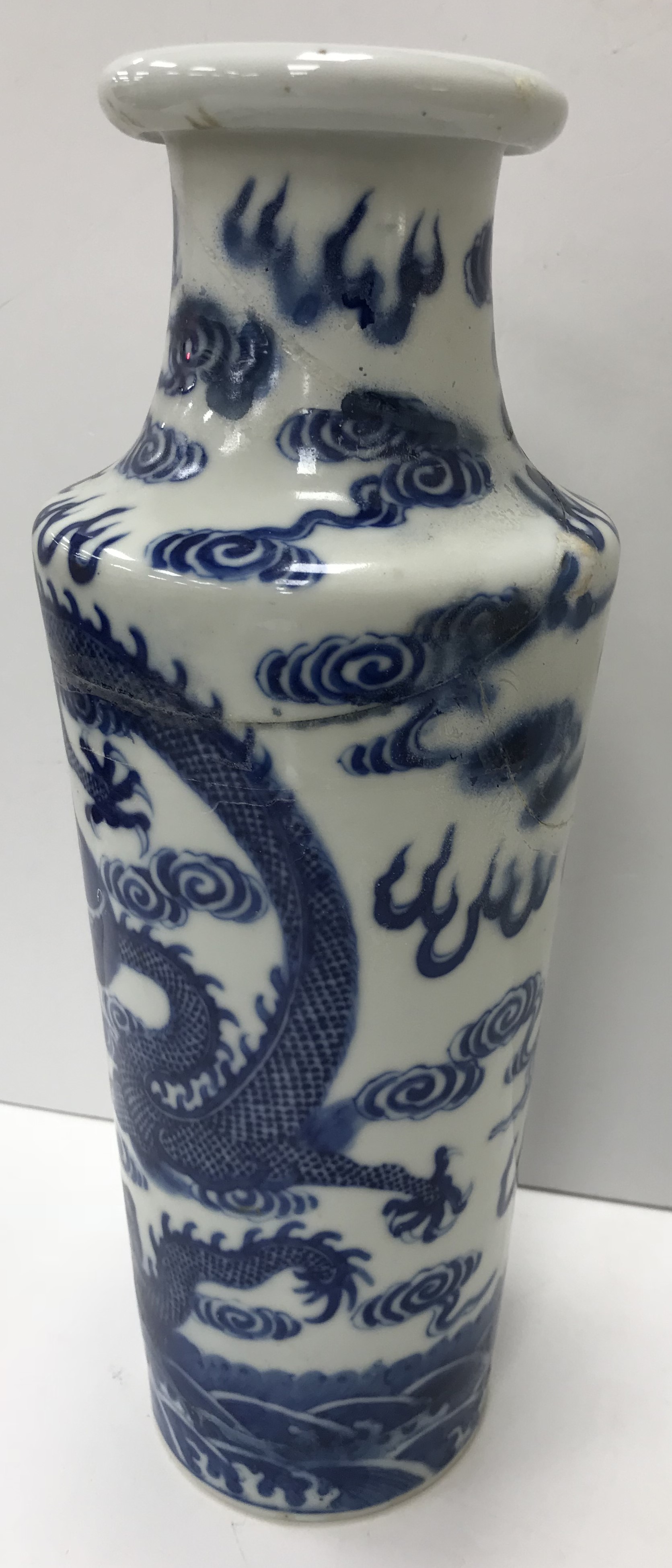 A Chinese blue and white vase, the main - Image 3 of 34