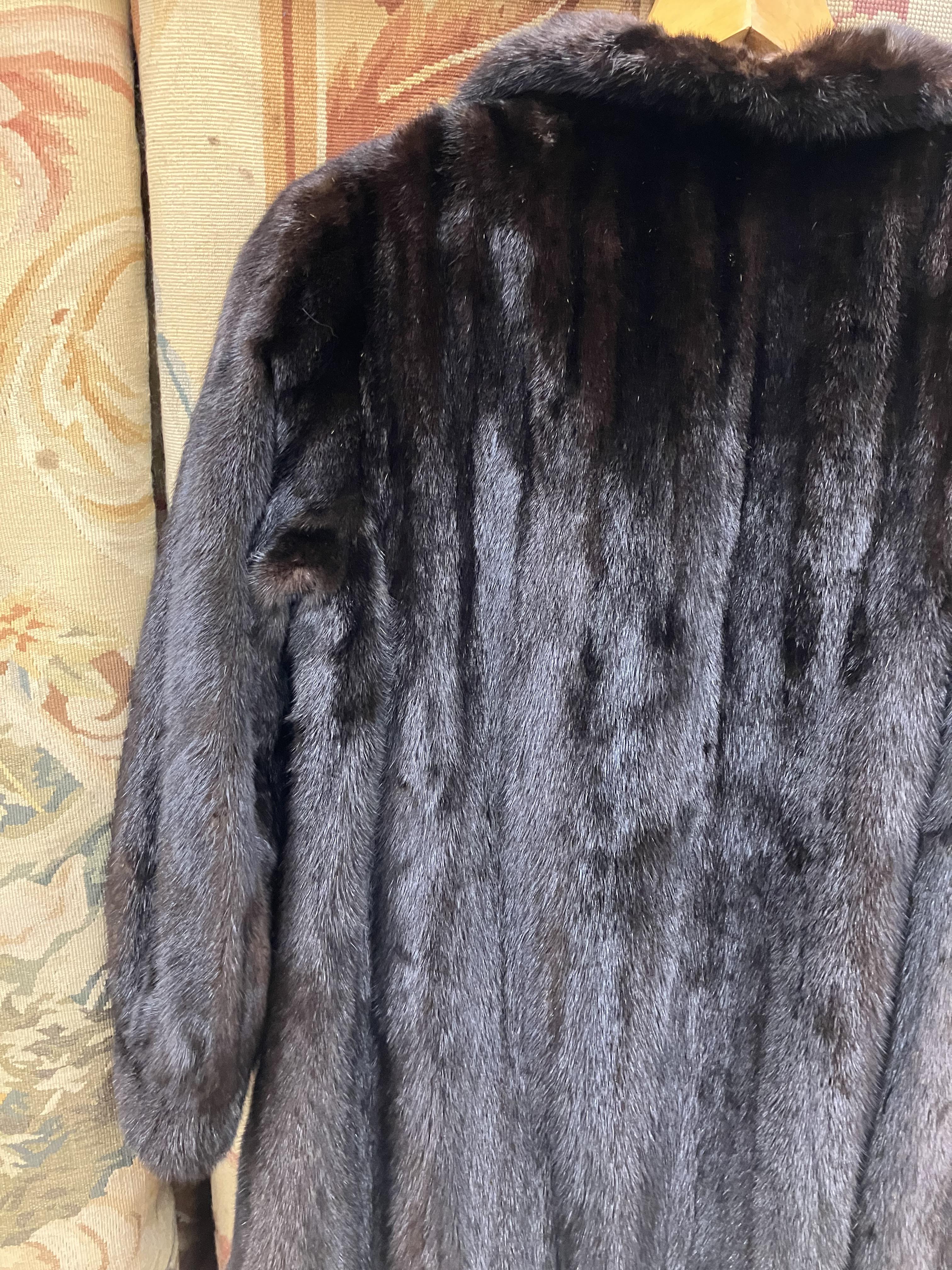 A mid 20th Century brown mink full lengt - Image 10 of 24