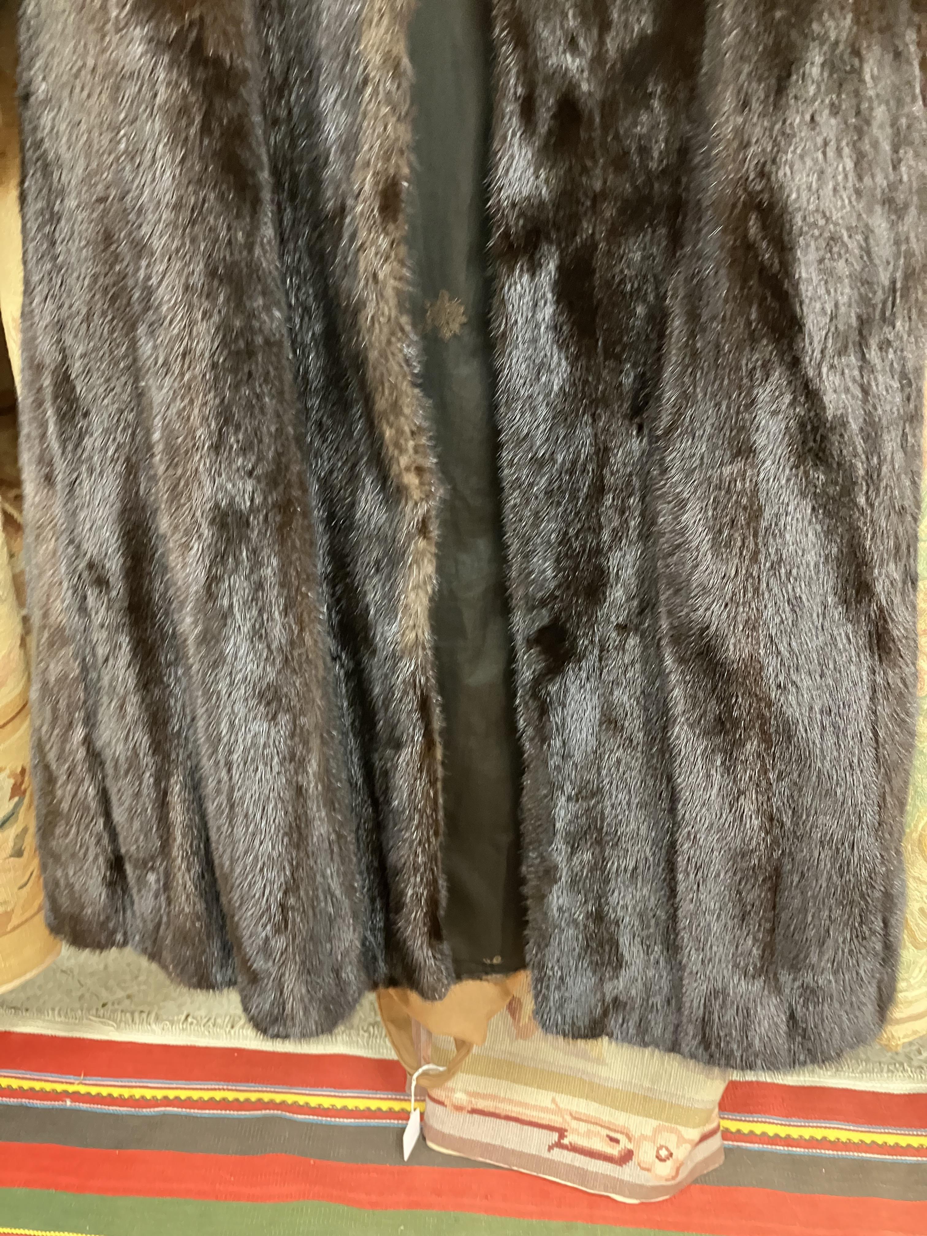 A mid 20th Century brown mink full lengt - Image 19 of 24