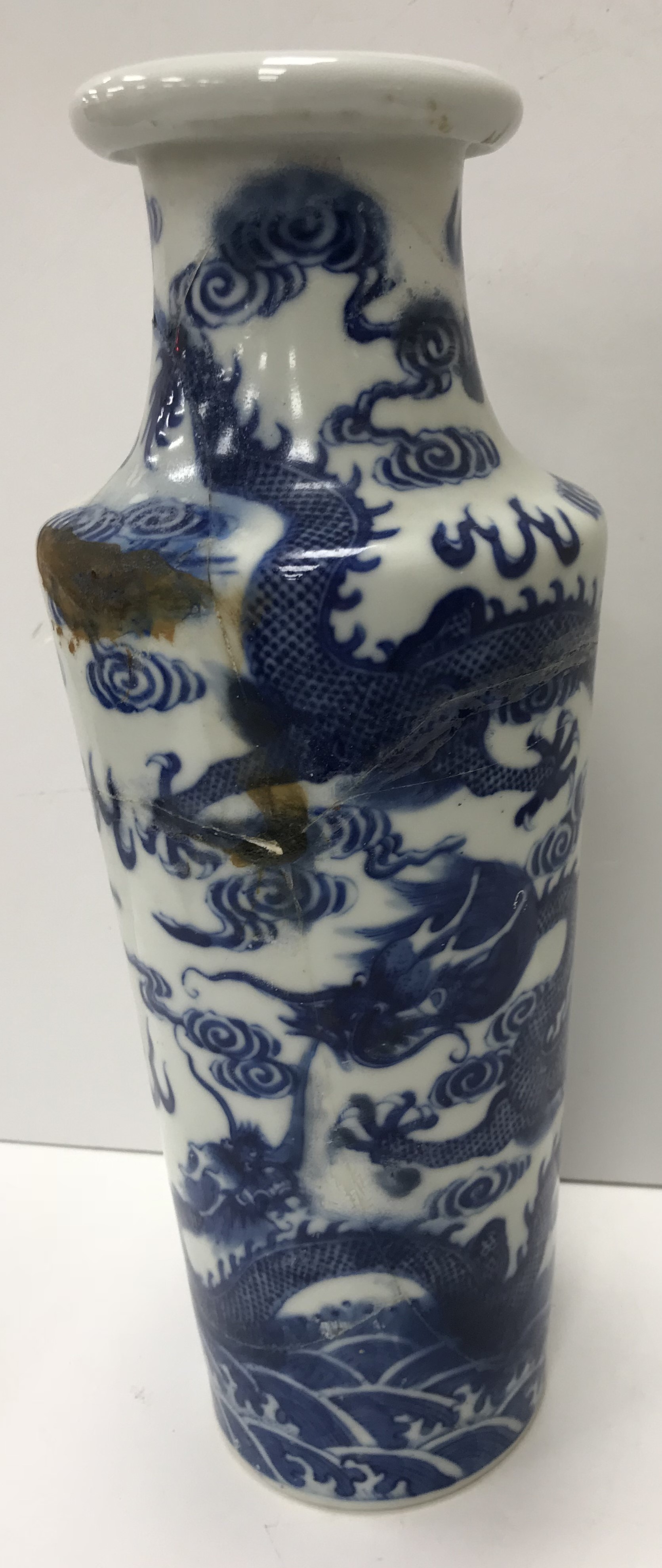 A Chinese blue and white vase, the main - Image 2 of 34