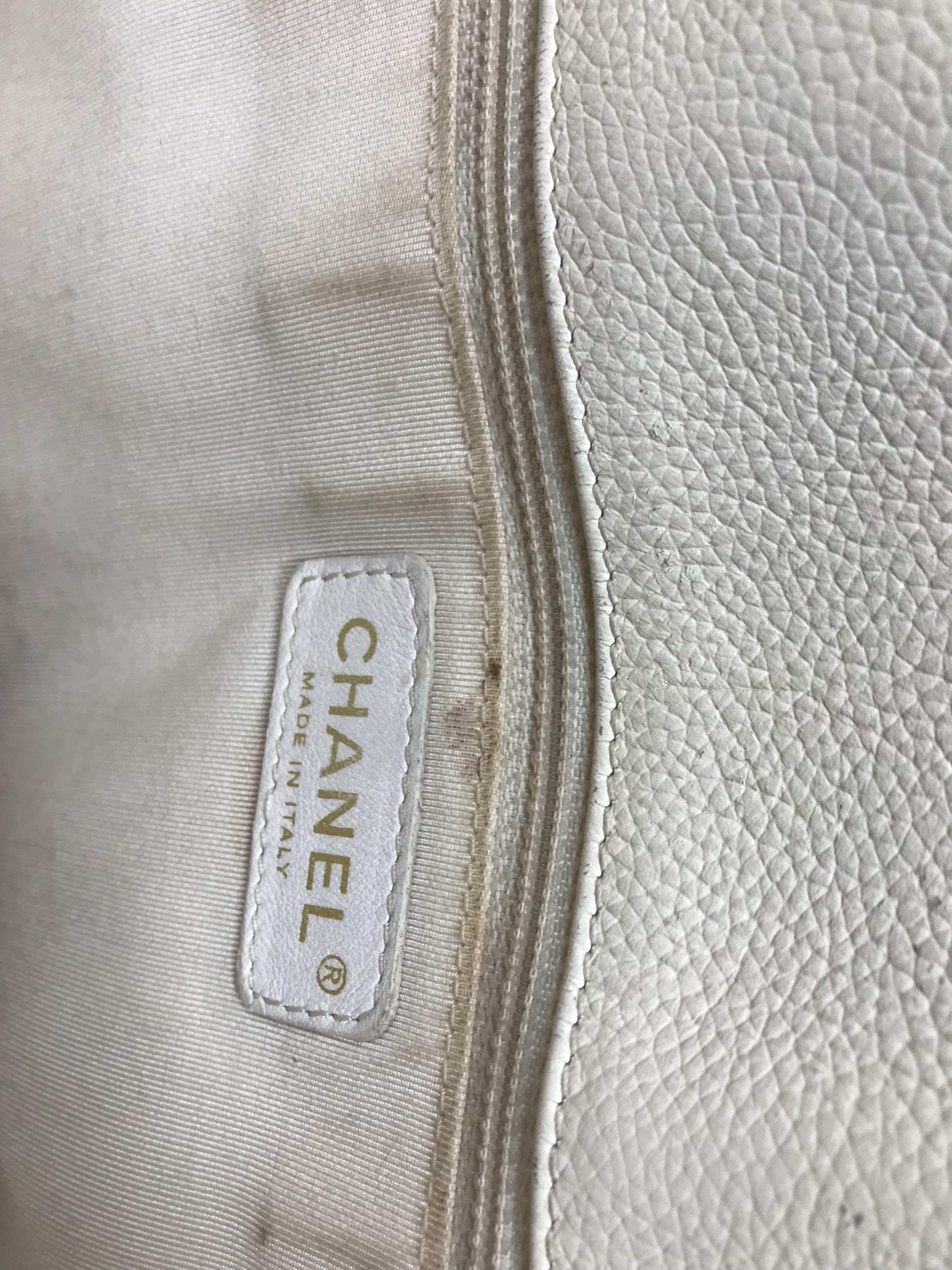 A Chanel Cerf bag in white grain calves - Image 2 of 40