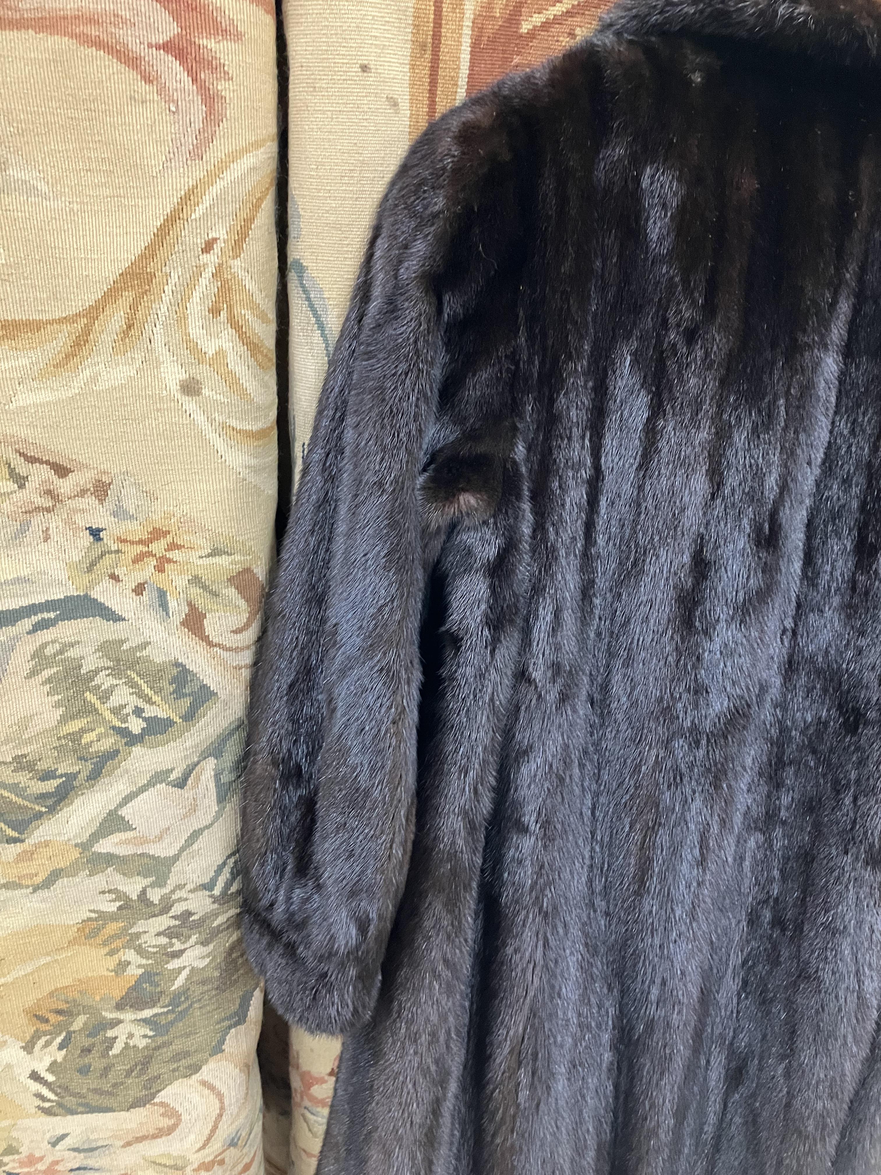 A mid 20th Century brown mink full lengt - Image 11 of 24