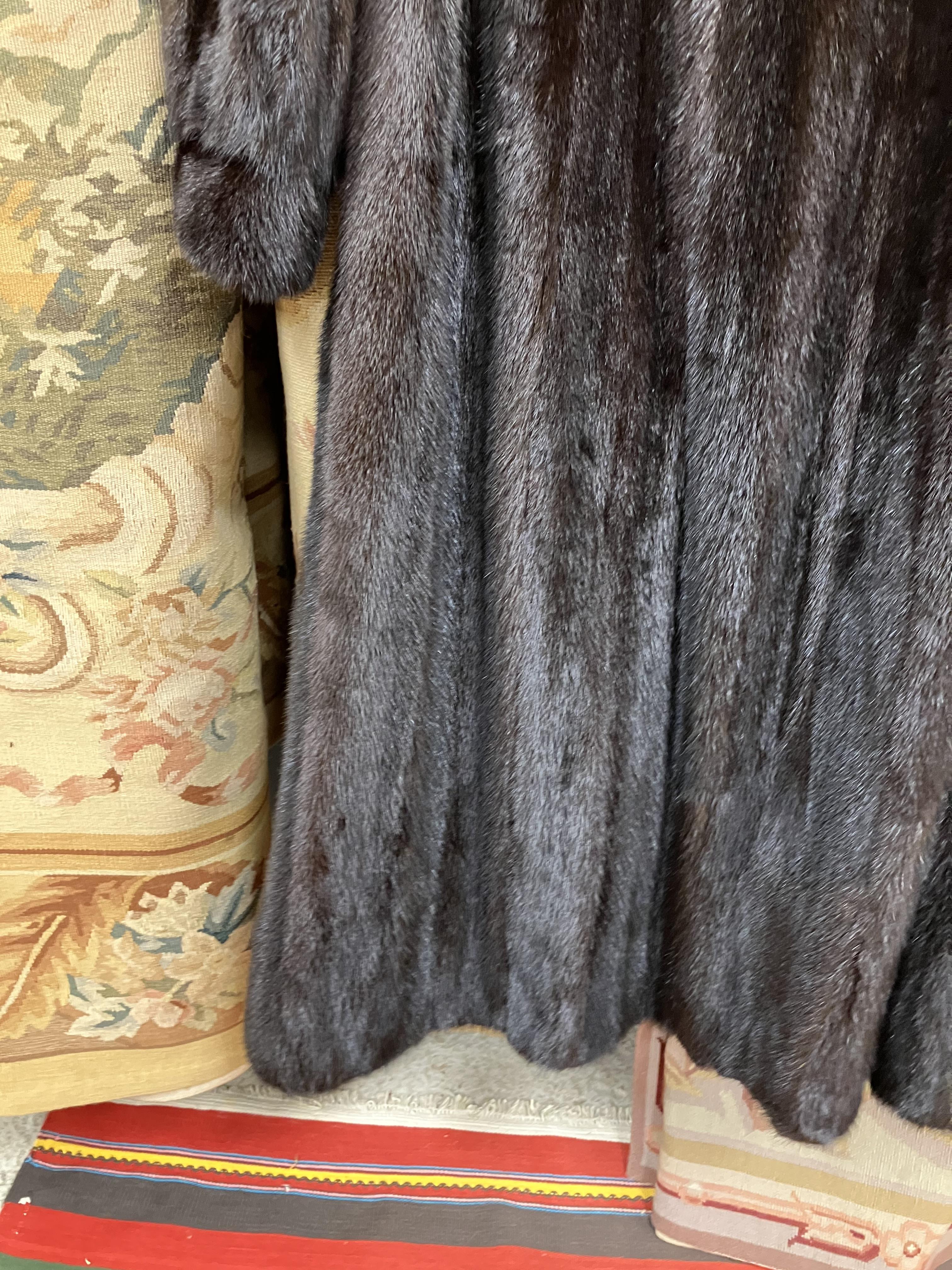 A mid 20th Century brown mink full lengt - Image 9 of 24