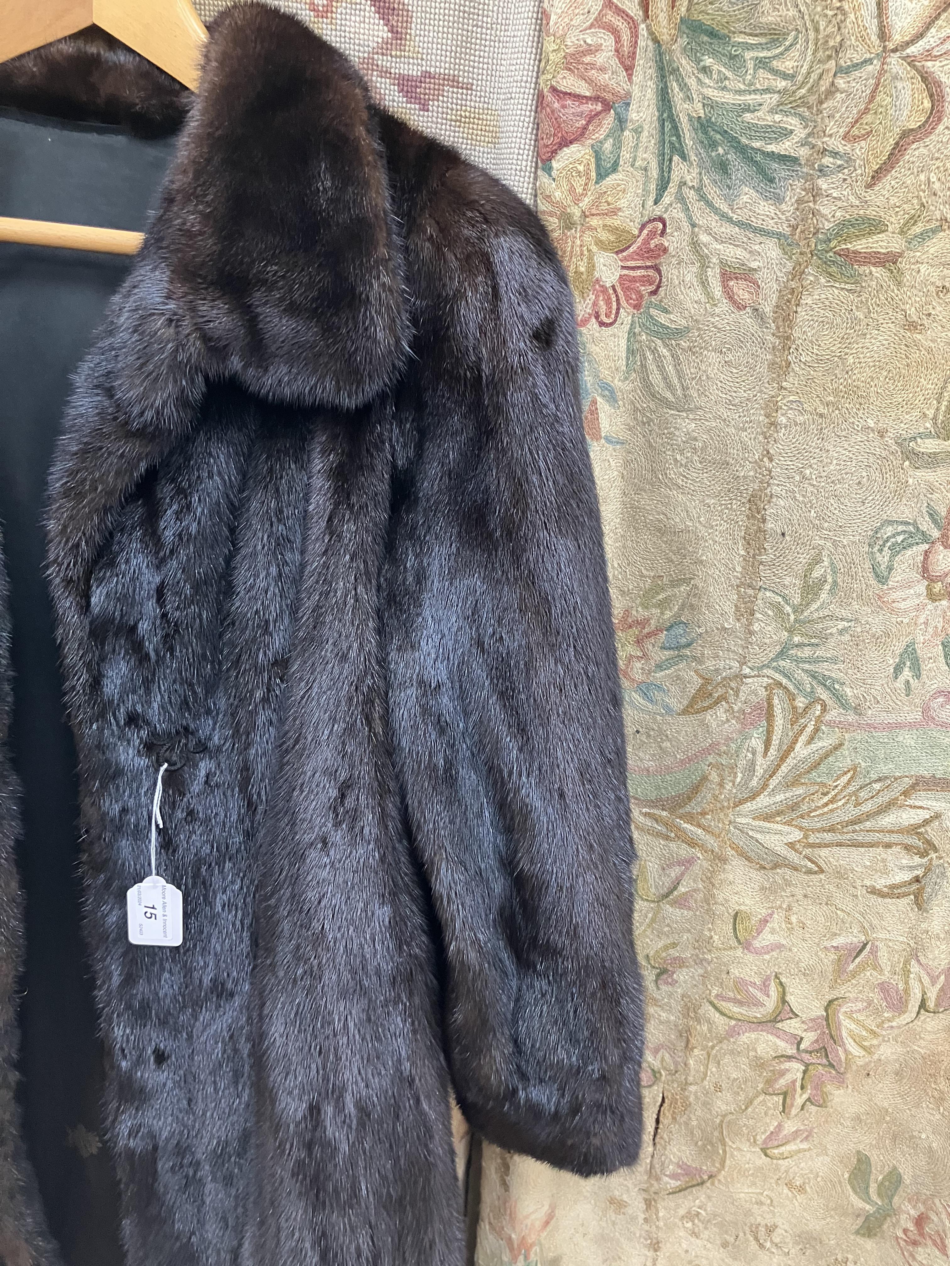 A mid 20th Century brown mink full lengt - Image 18 of 24