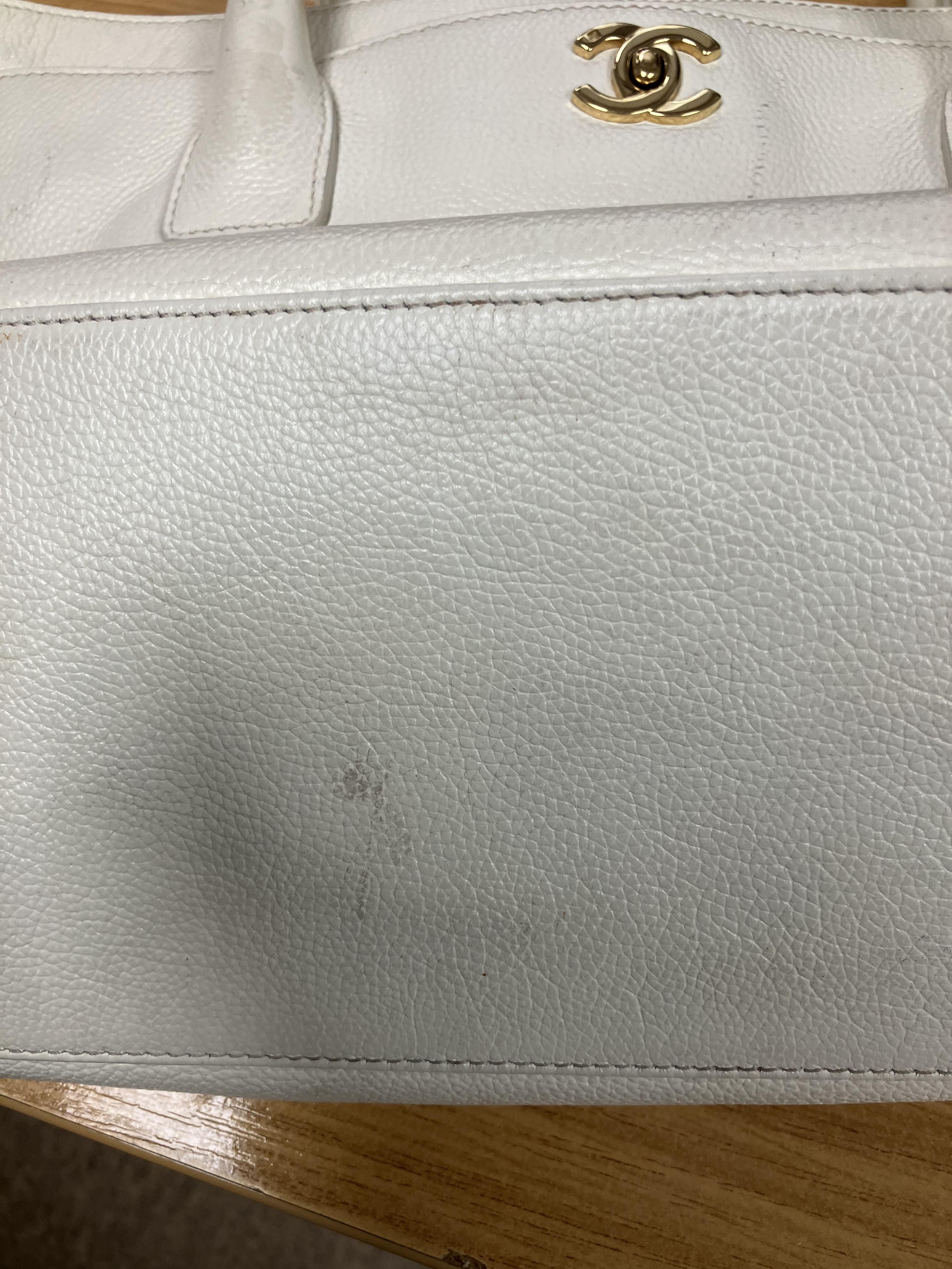 A Chanel Cerf bag in white grain calves - Image 30 of 40