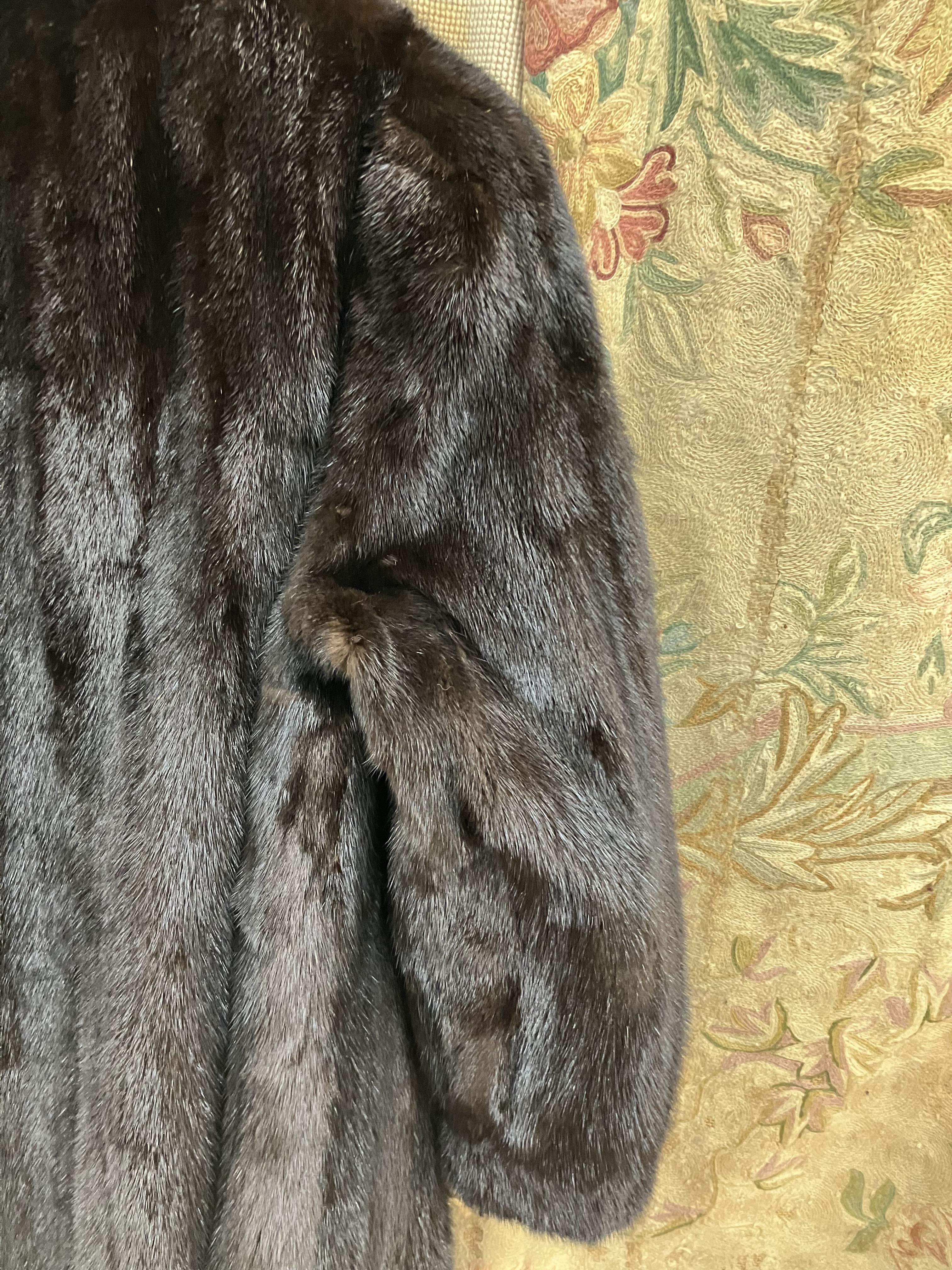 A mid 20th Century brown mink full lengt - Image 6 of 24