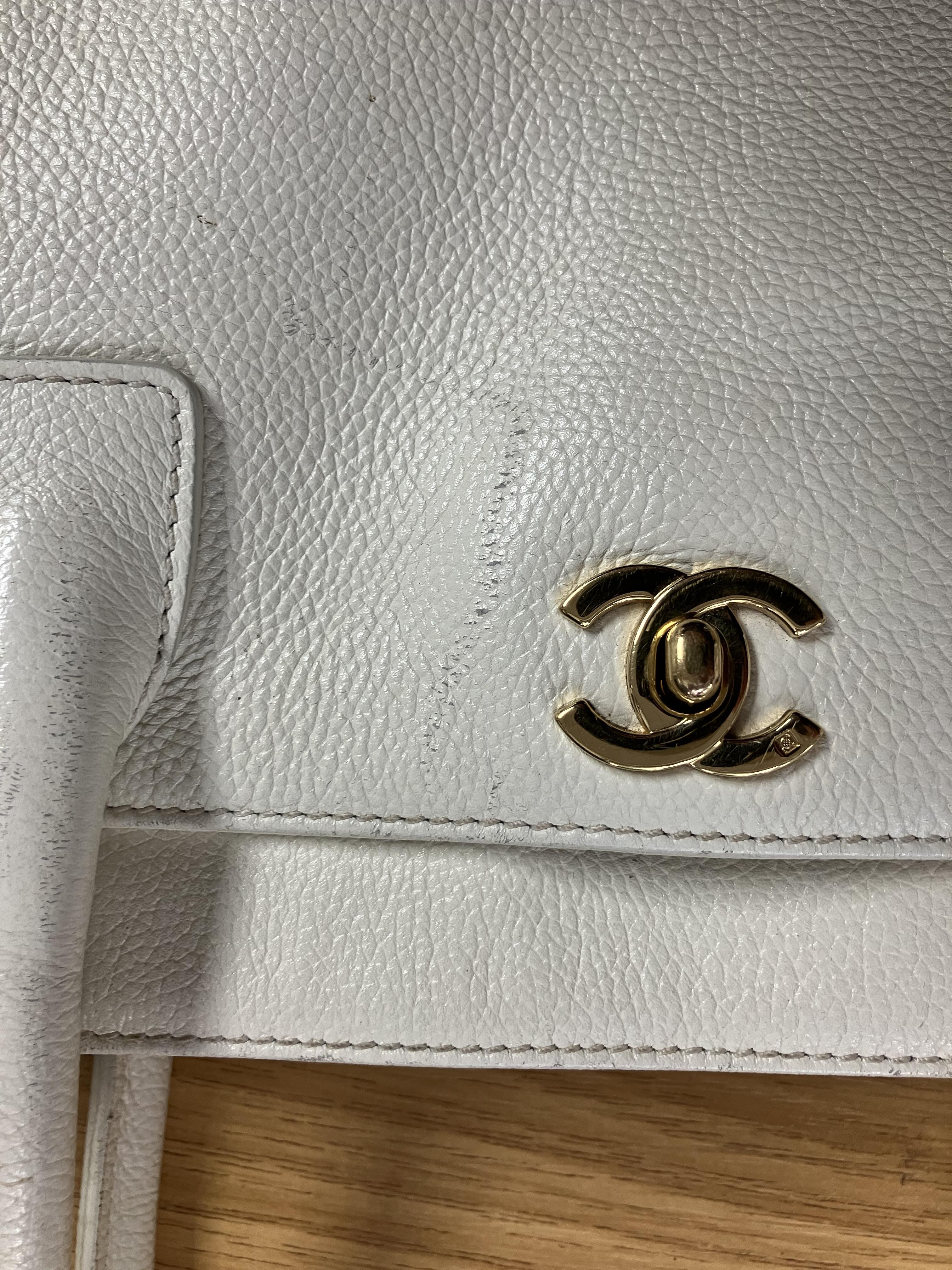 A Chanel Cerf bag in white grain calves - Image 37 of 40