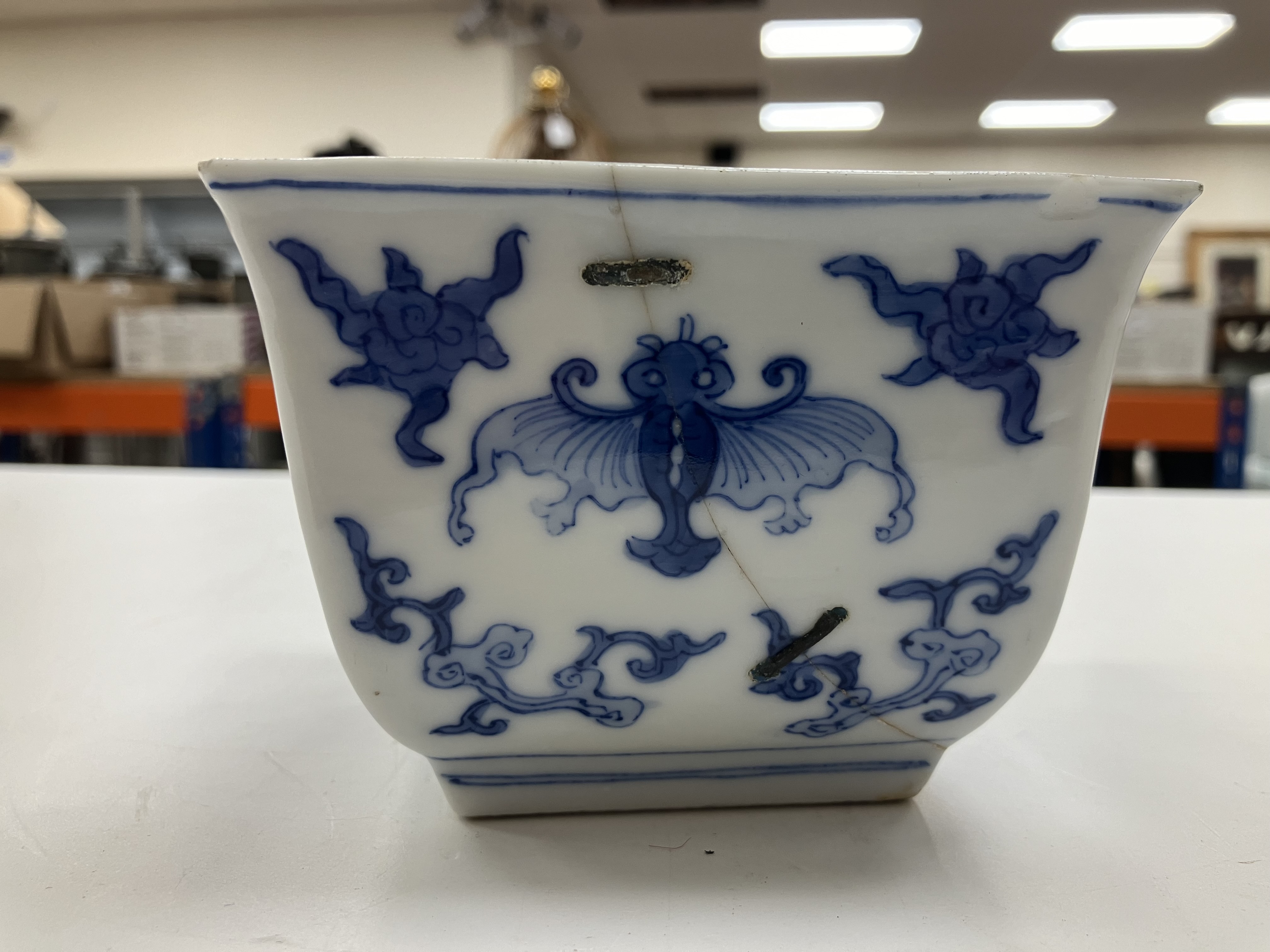 A blue and white porcelain chinoiserie d - Image 25 of 41