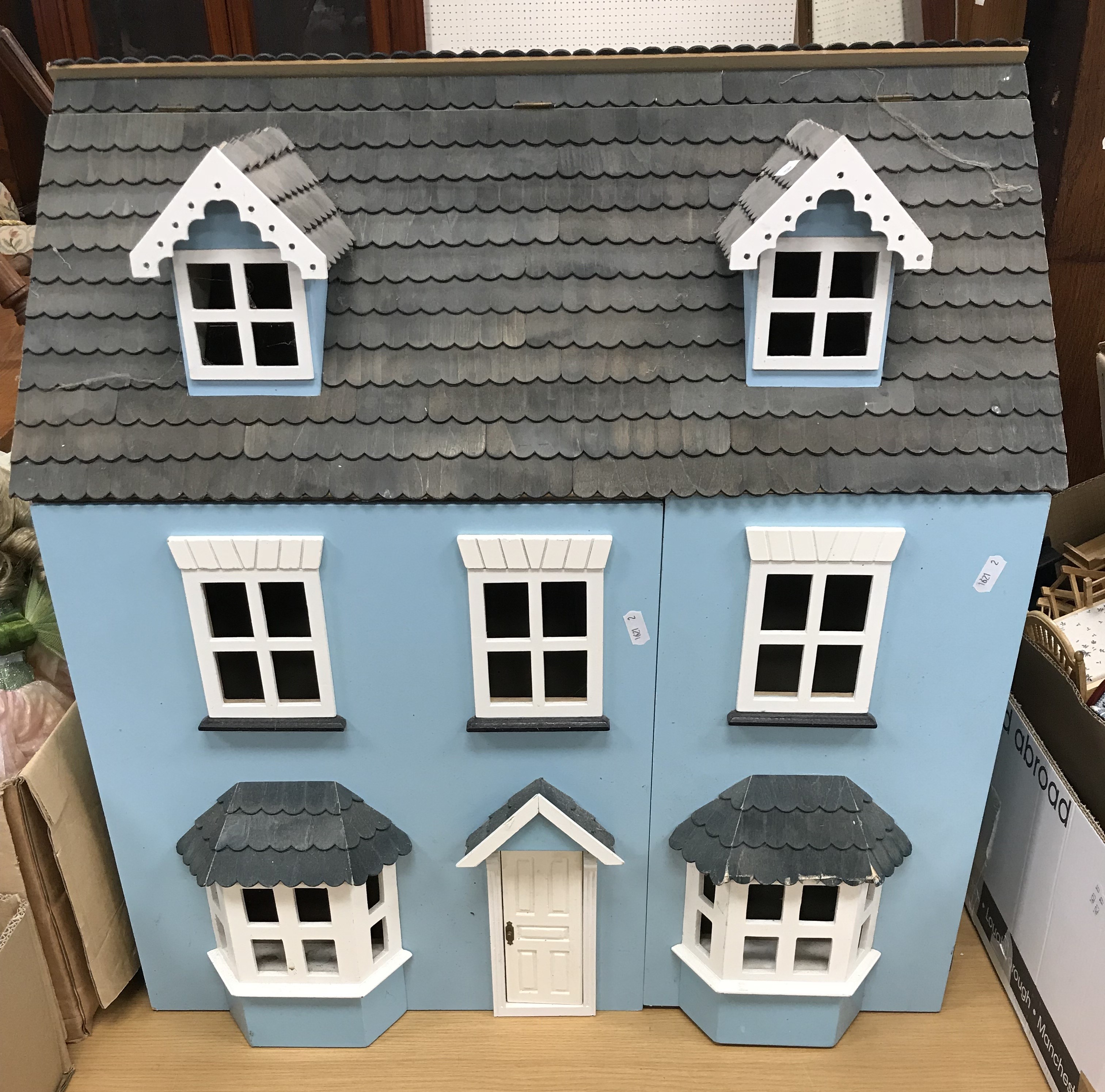 A modern dolls' house, the blue front op - Image 5 of 5