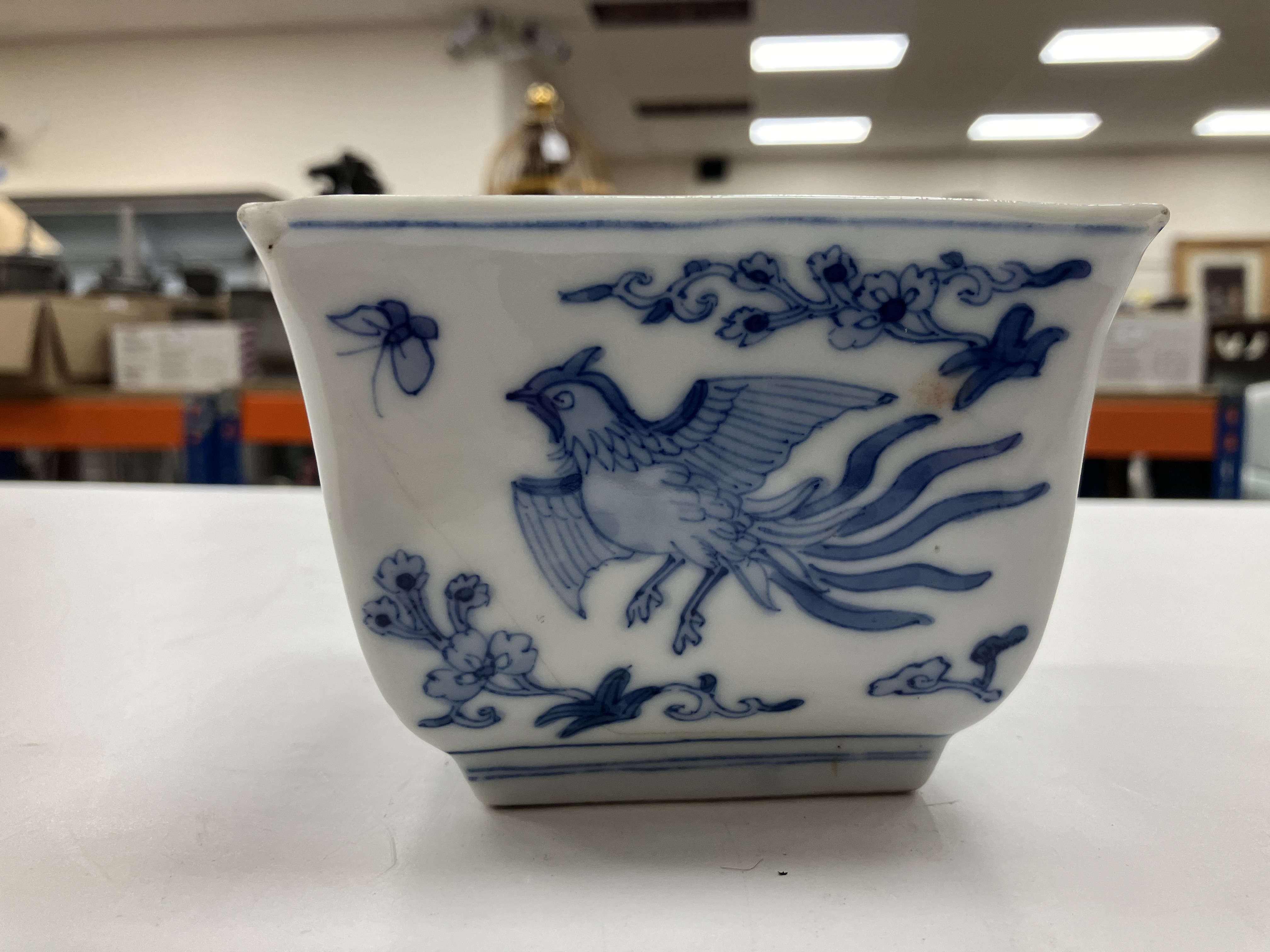 A blue and white porcelain chinoiserie d - Image 23 of 41