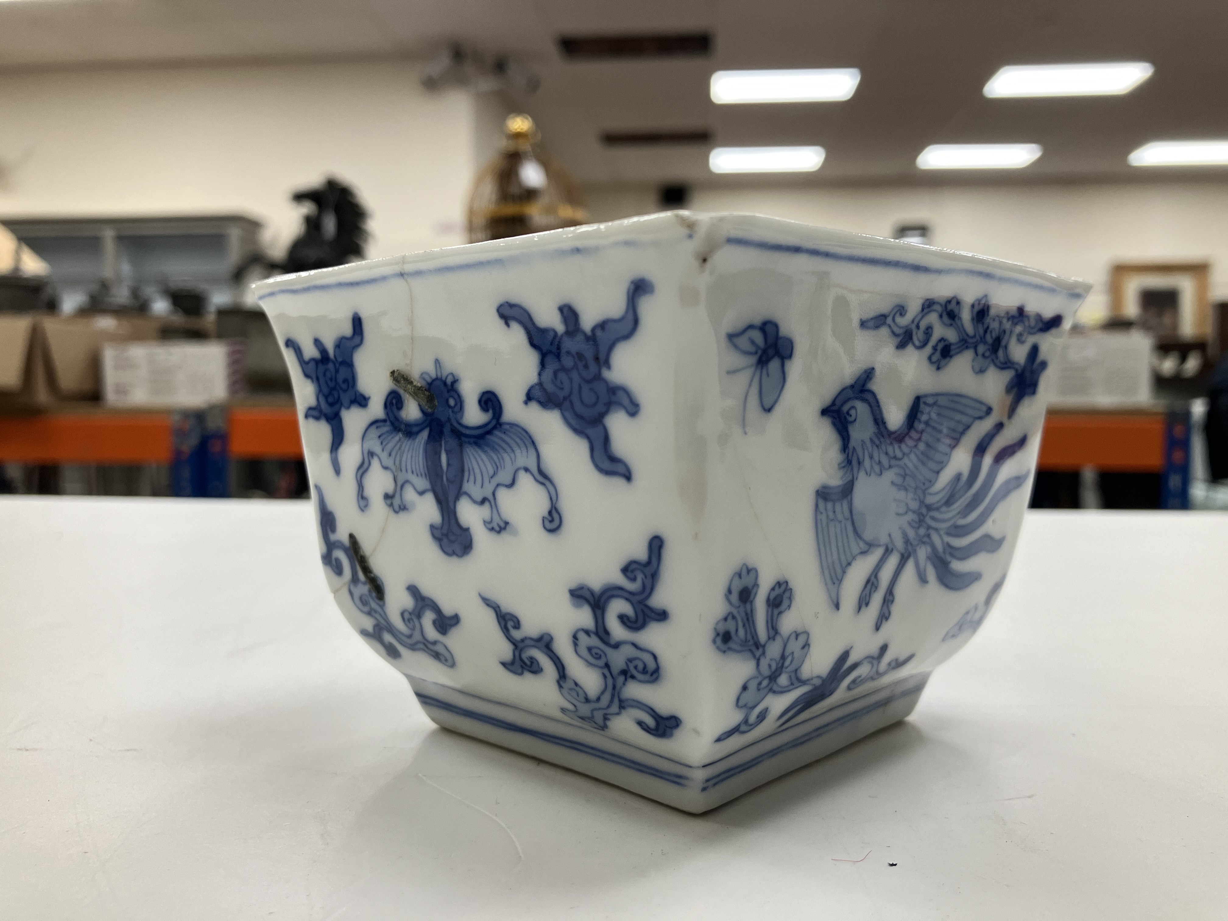 A blue and white porcelain chinoiserie d - Image 22 of 41