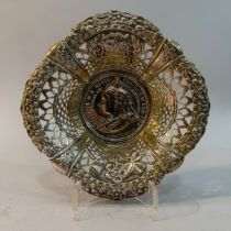 A silver Victorian Diamond Jubilee commemorative trinket dish embossed with sovereign bust, royal