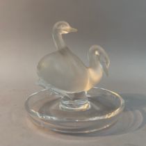 A glass Lalique trinket dish with two swans, signed Lalique France to base, 9cm