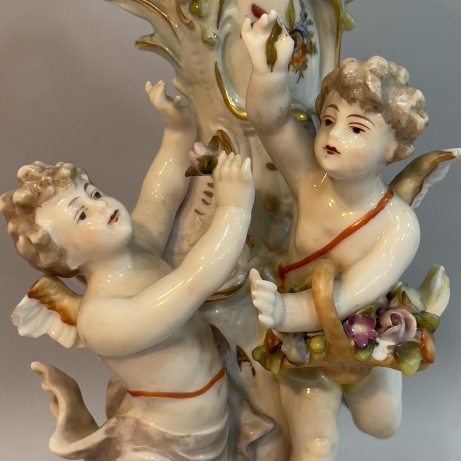 An early 20th Century German and porcelain comport - Bild 2 aus 2