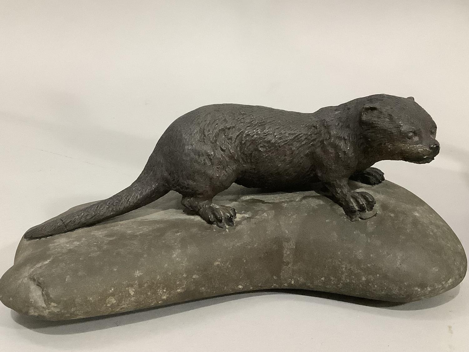 A bronze effect hare by Frith Sculpture, 29cm, together with a model of an otter upon a rock, 17.5cm - Bild 3 aus 3
