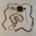 A George V, Birmingham 1913 Gontantine and Floyd Ltd 9ct gold spinning fob collet set with square