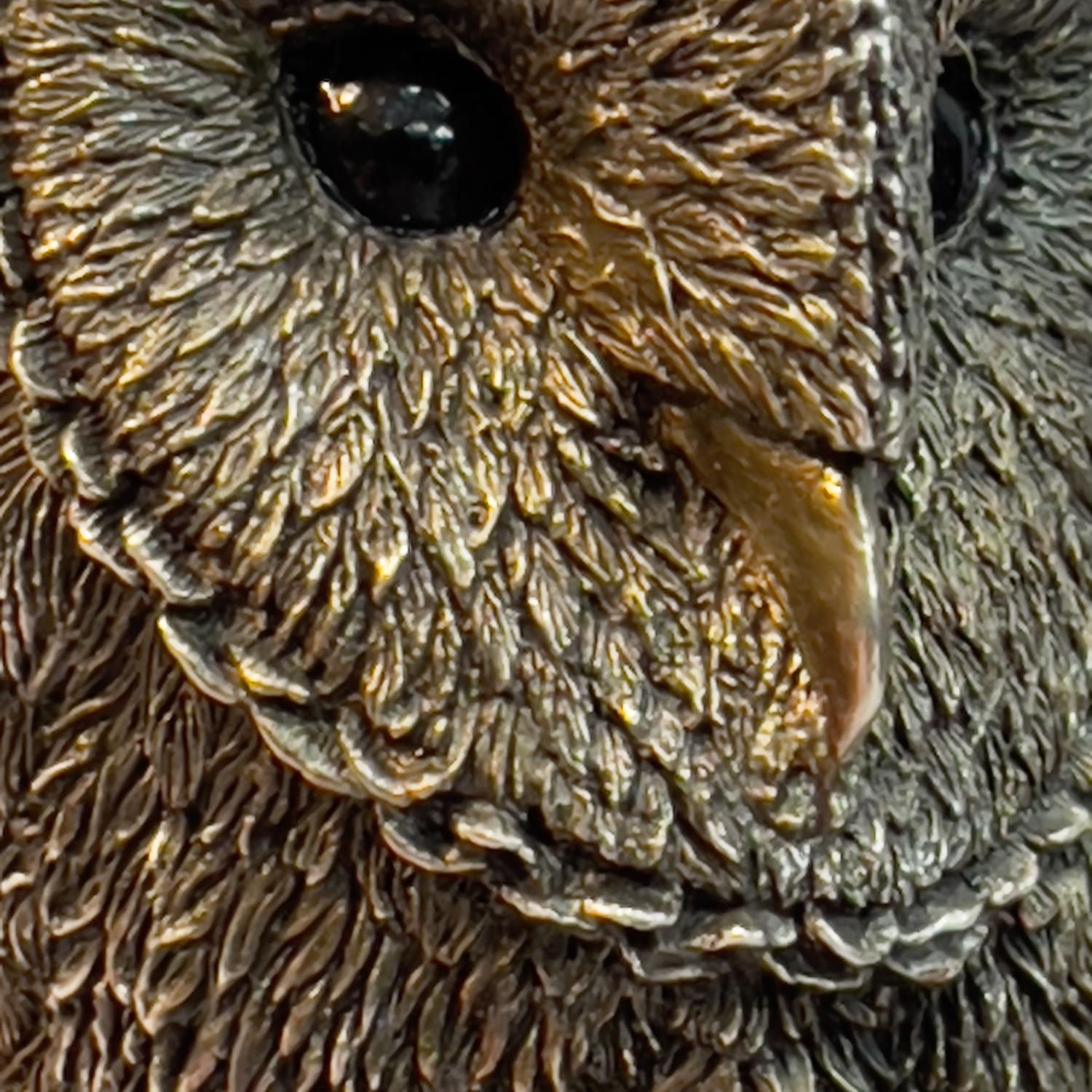 A filled white metal (tests as silver) model of a Barn Owl by Country Artists, modelled on a branch, - Bild 2 aus 2