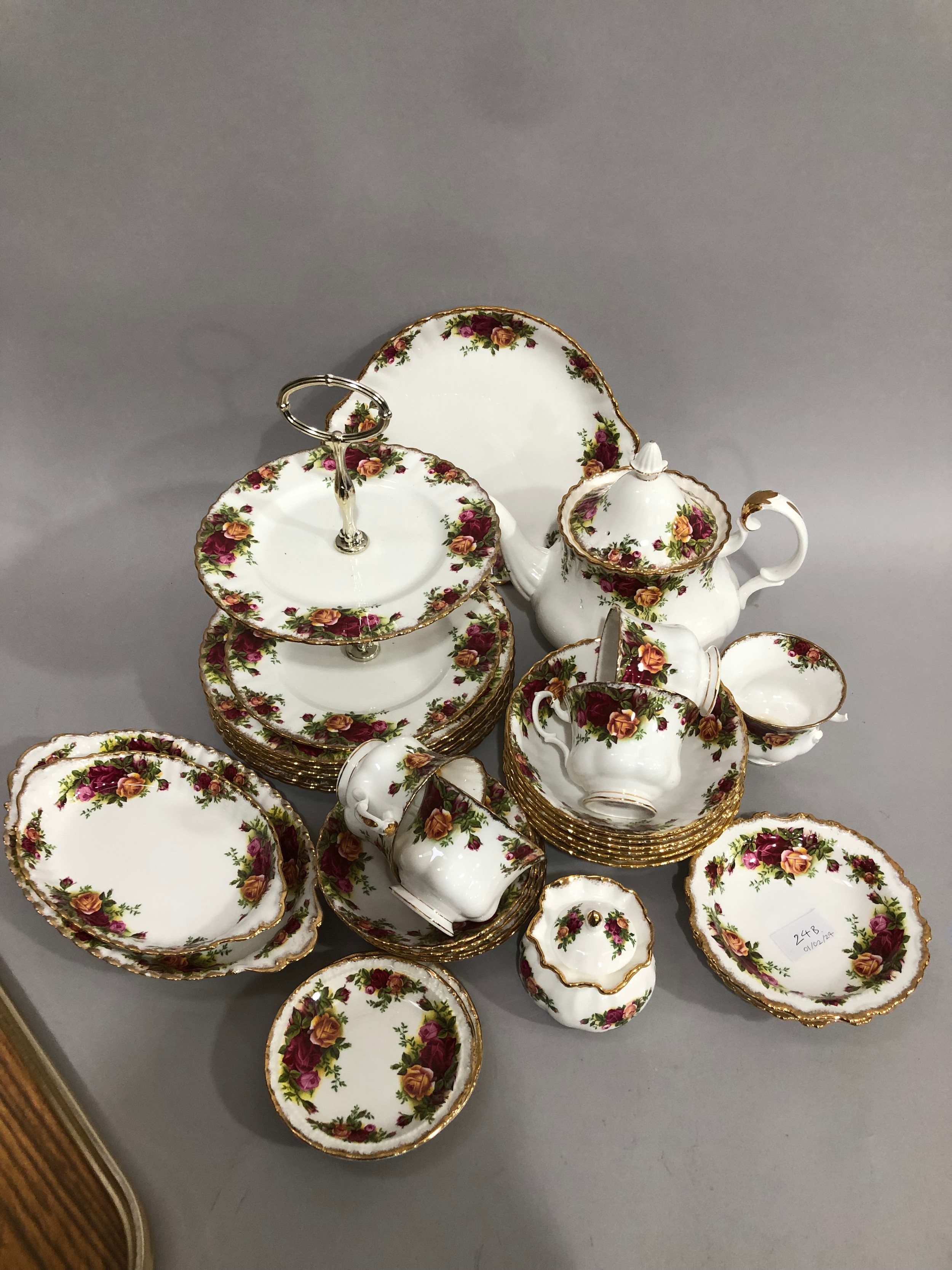 A quantity of Royal Albert Old Country Roses pattern tea ware - Bild 2 aus 2