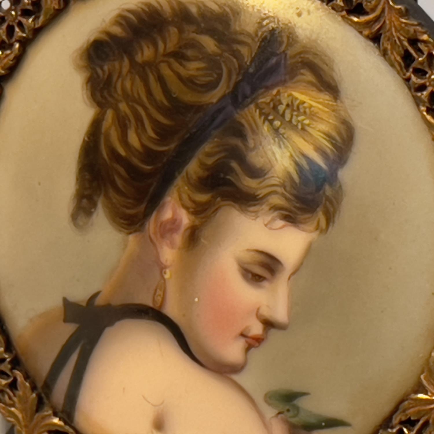 A portrait miniature of a young woman, her blonde hair caught up with a black ribbon, off the - Bild 2 aus 2