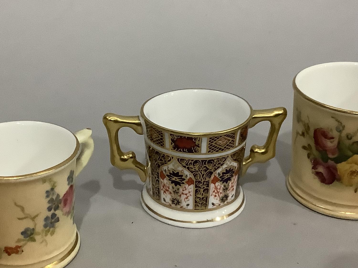 Six items of miniature Royal Worcester blush ivory ware, each piece painted with flowers including - Bild 4 aus 4