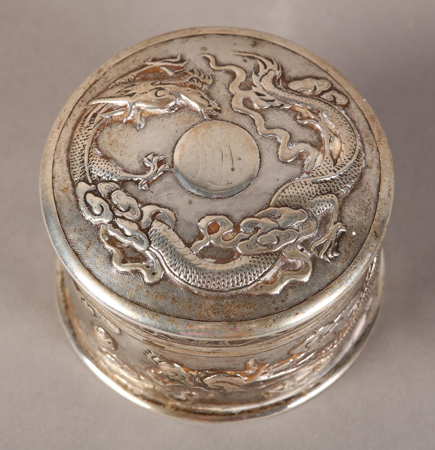 A CHINESE SILVER BOX AND COVER, cylindrical, embossed with dragons chasing the flaming pearl on a - Image 2 of 8