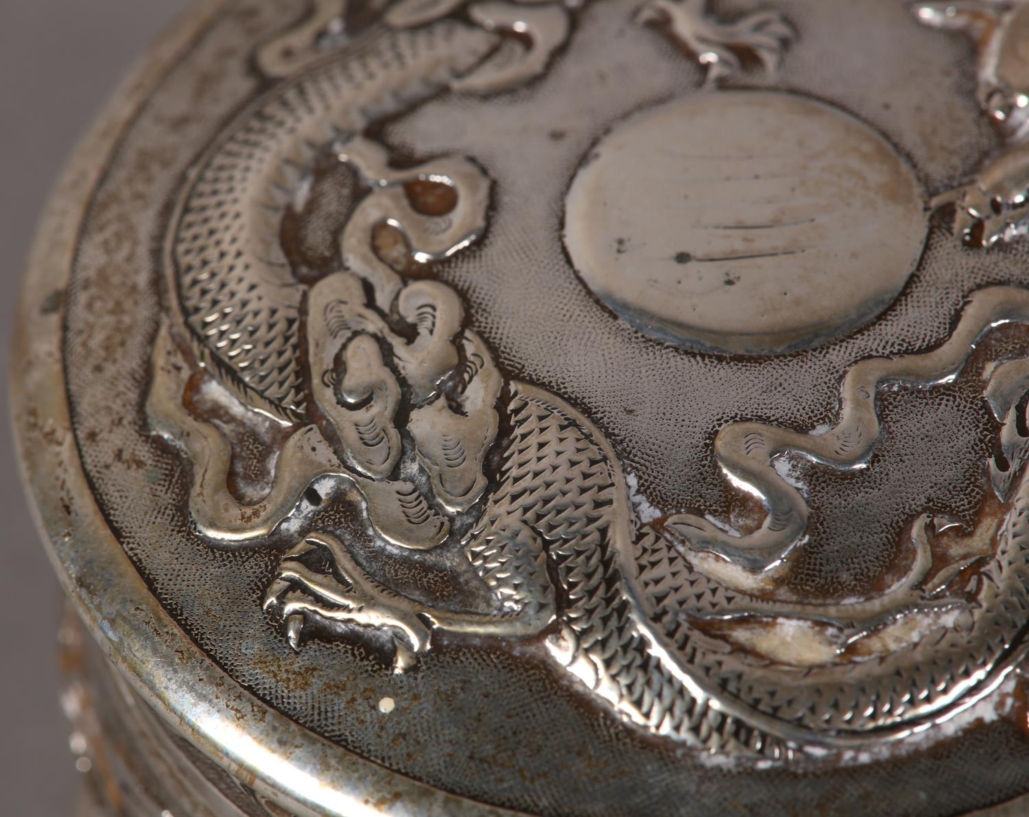 A CHINESE SILVER BOX AND COVER, cylindrical, embossed with dragons chasing the flaming pearl on a - Image 5 of 8
